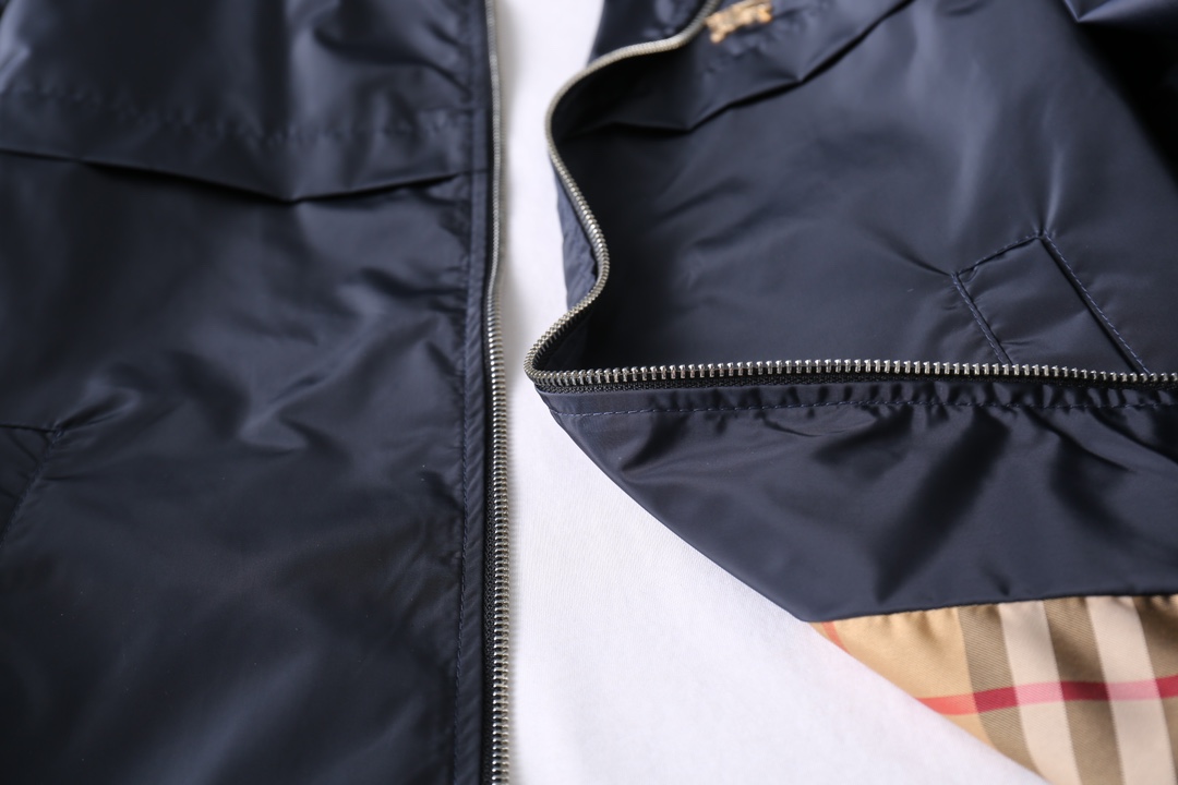 Hoodies & Sweatshirts