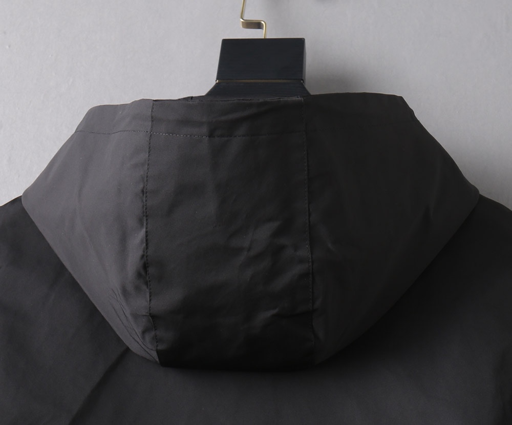 Hoodies & Sweatshirts