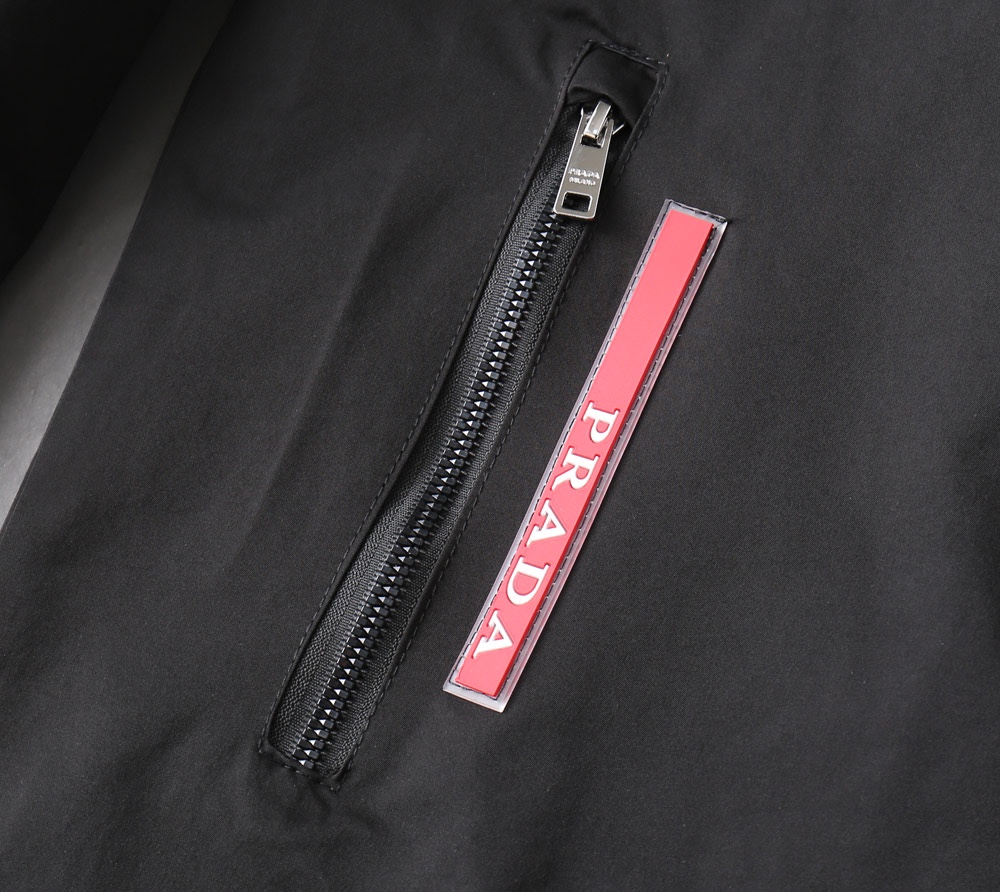 Hoodies & Sweatshirts