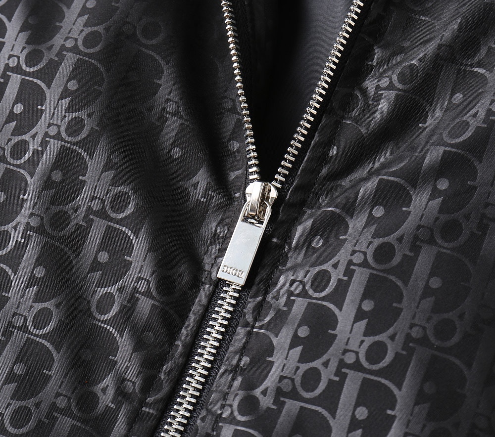 Hoodies & Sweatshirts