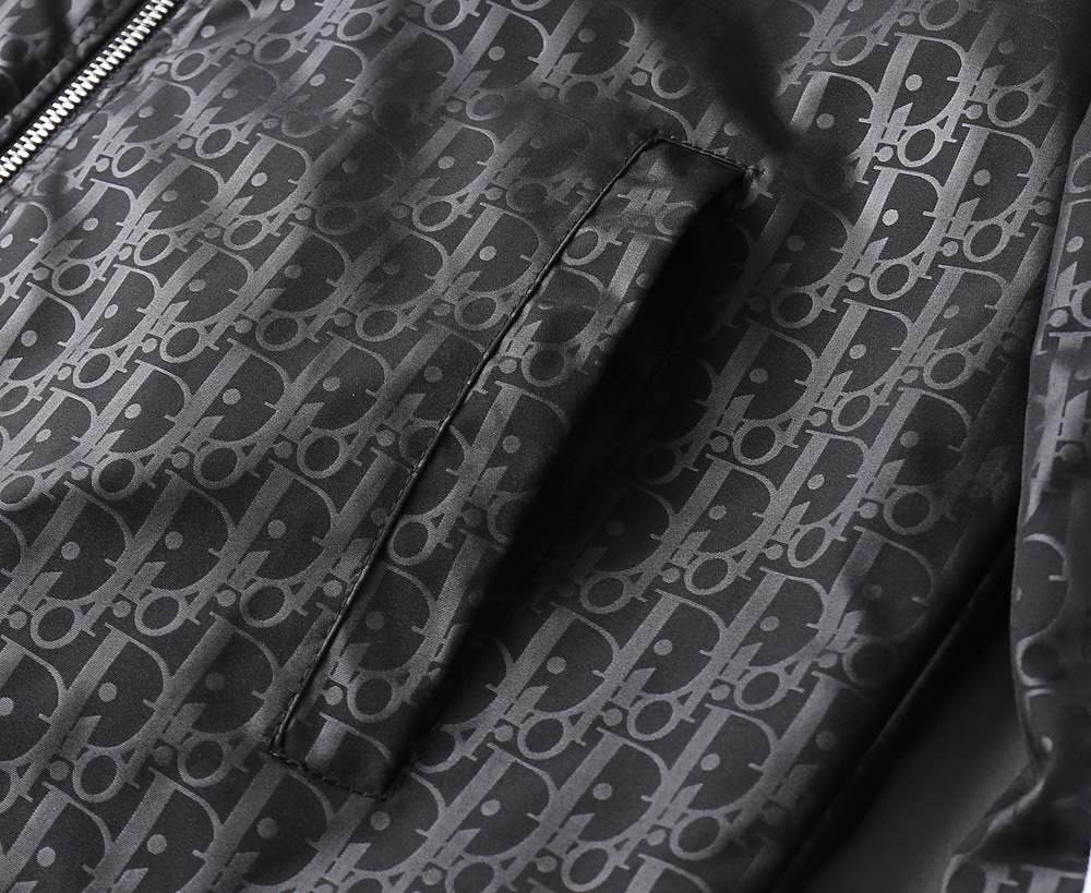 Hoodies & Sweatshirts