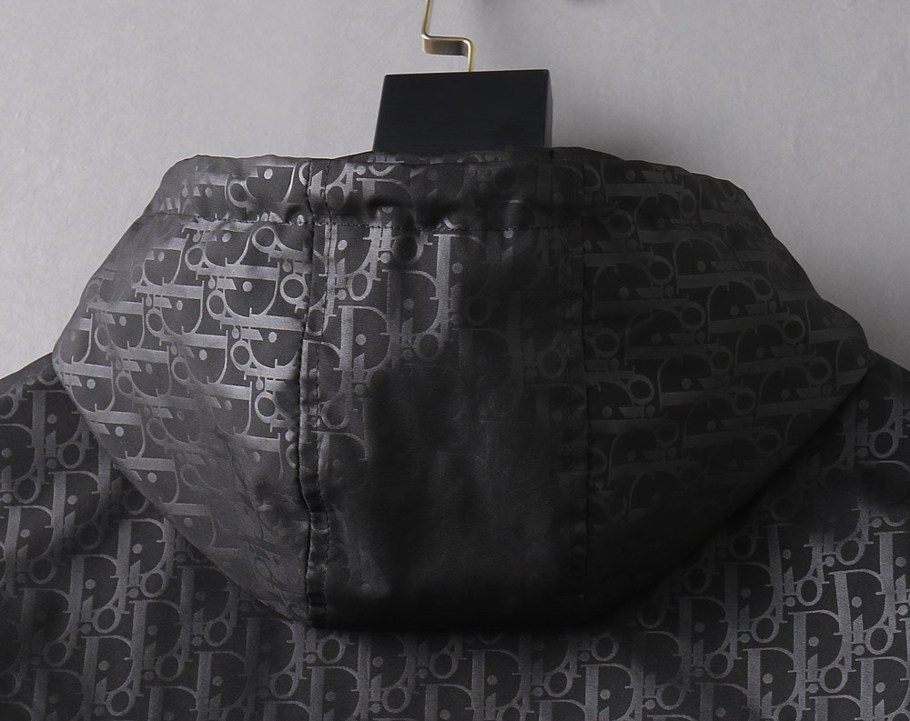 Hoodies & Sweatshirts