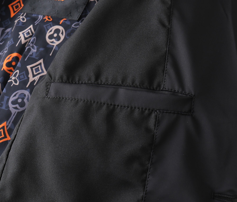 Hoodies & Sweatshirts