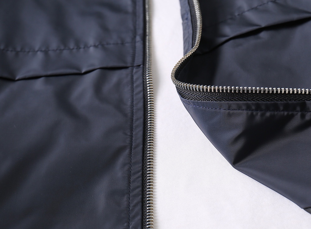 Hoodies & Sweatshirts