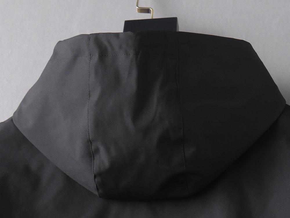 Hoodies & Sweatshirts