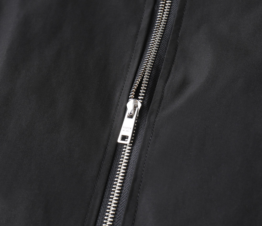 Hoodies & Sweatshirts