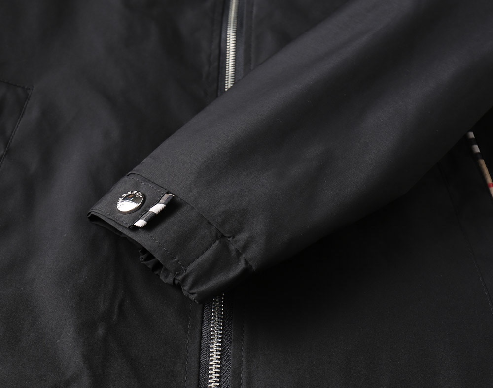 Hoodies & Sweatshirts