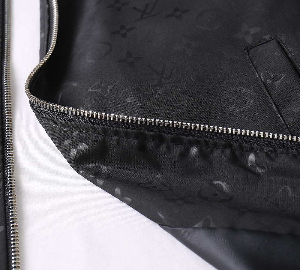 Hoodies & Sweatshirts