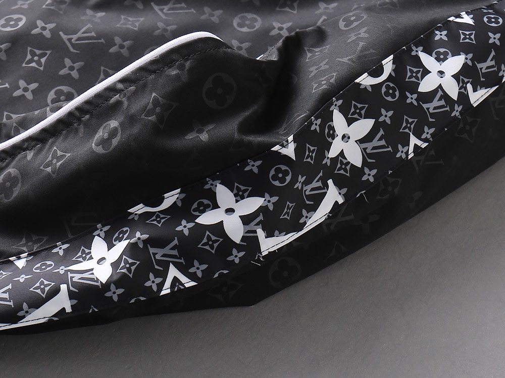 Hoodies & Sweatshirts