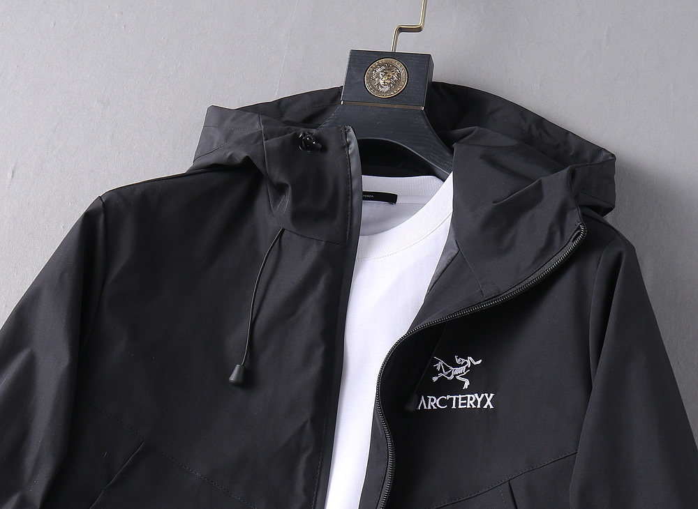 Hoodies & Sweatshirts