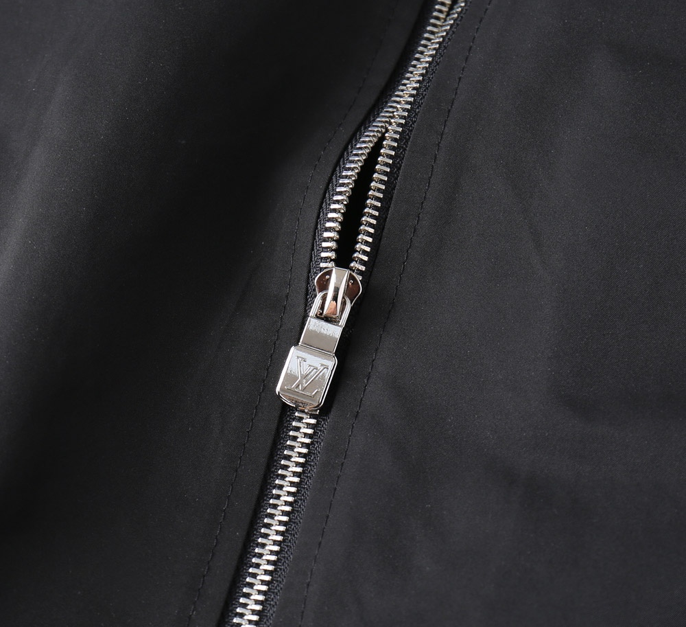 Hoodies & Sweatshirts