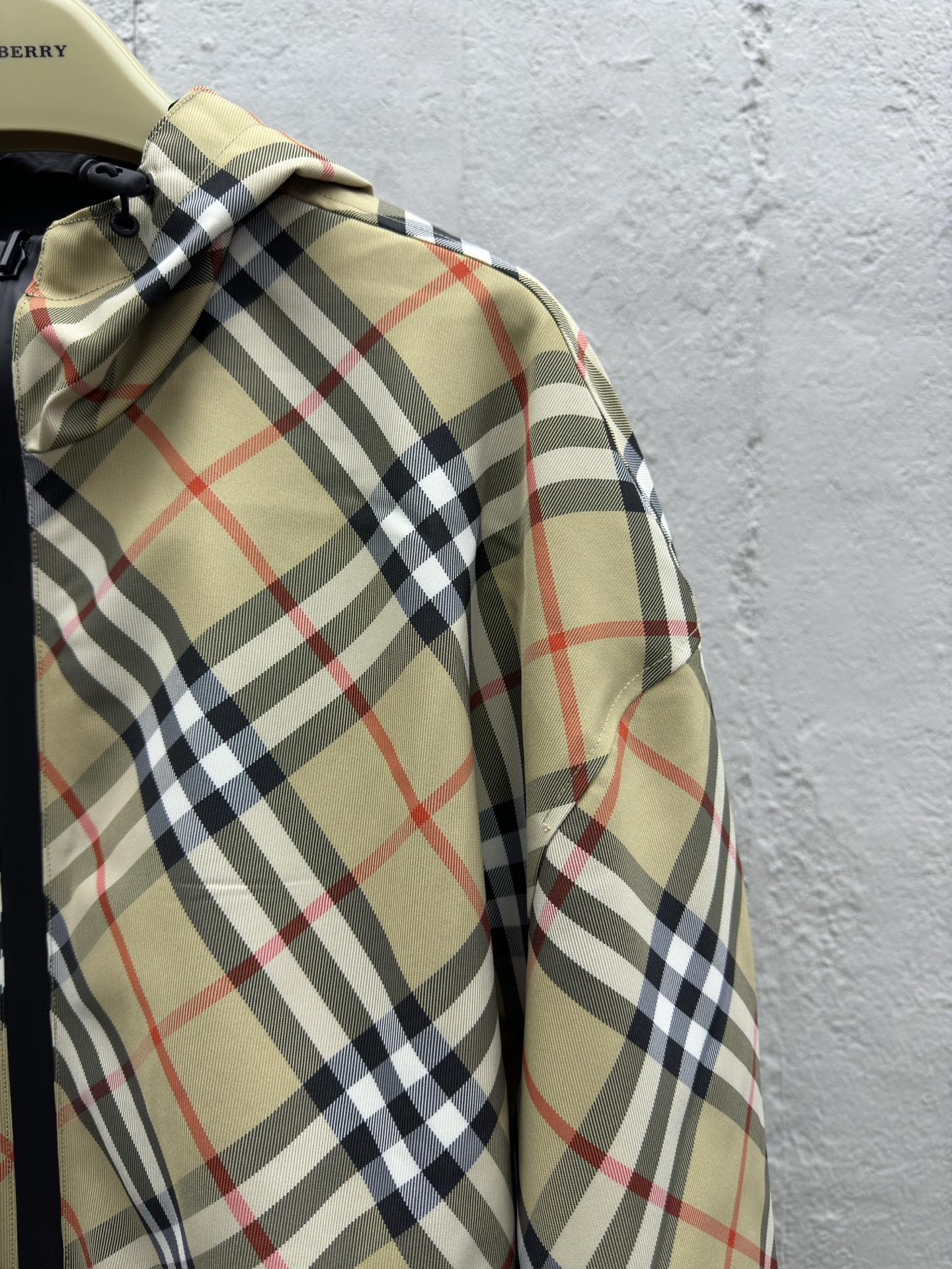 Hoodies & Sweatshirts