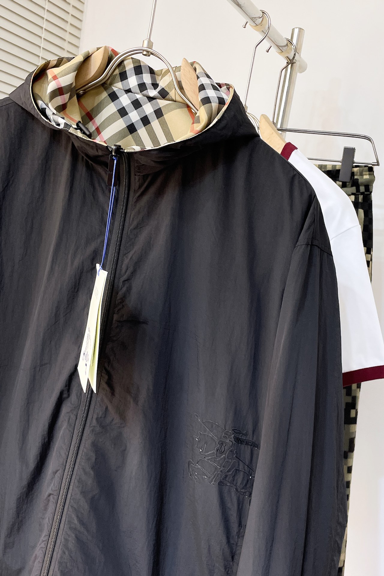 Hoodies & Sweatshirts