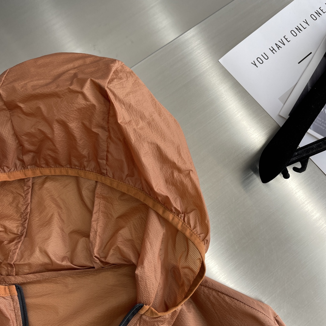 Hoodies & Sweatshirts