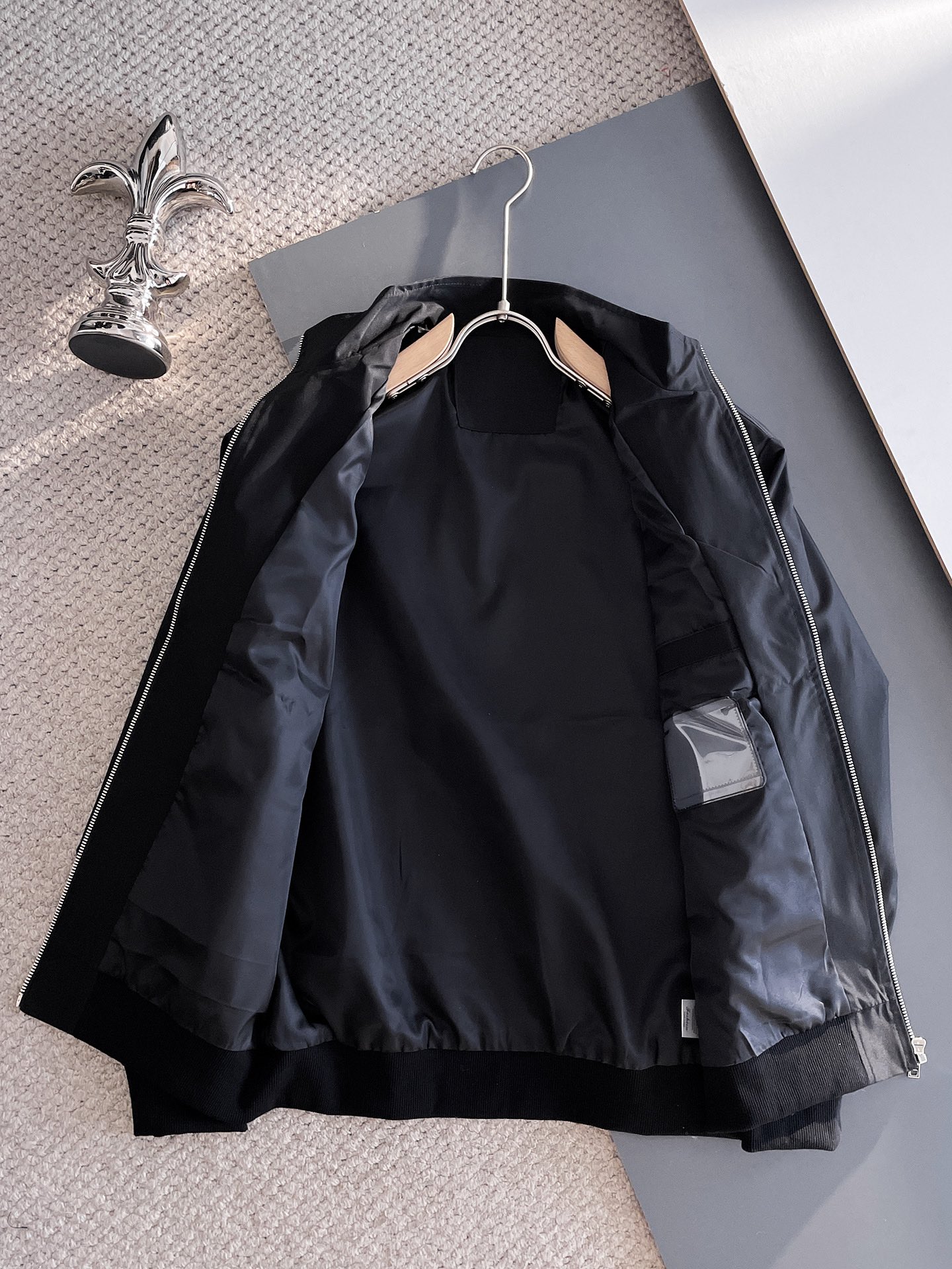 Hoodies & Sweatshirts