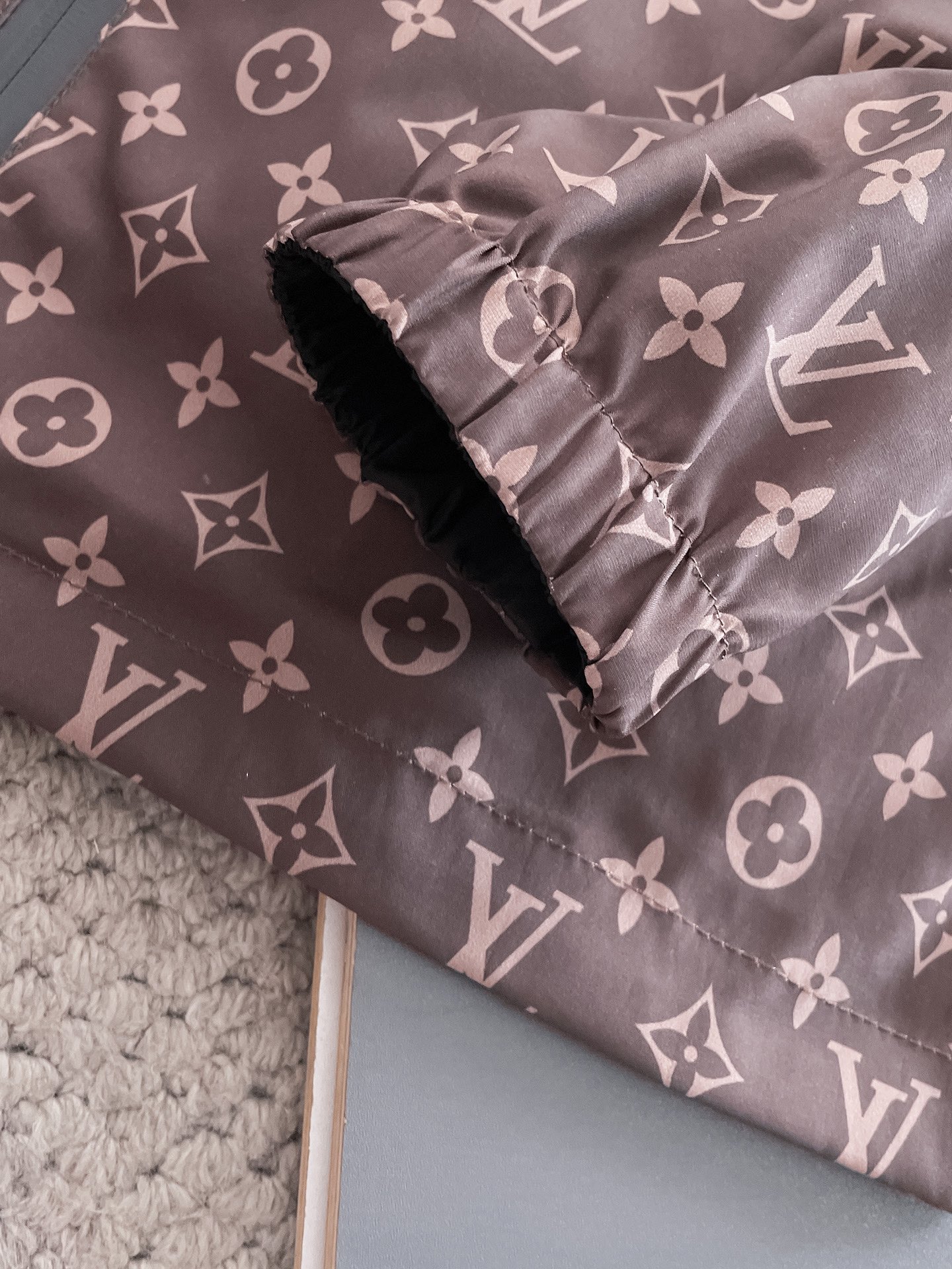 Hoodies & Sweatshirts