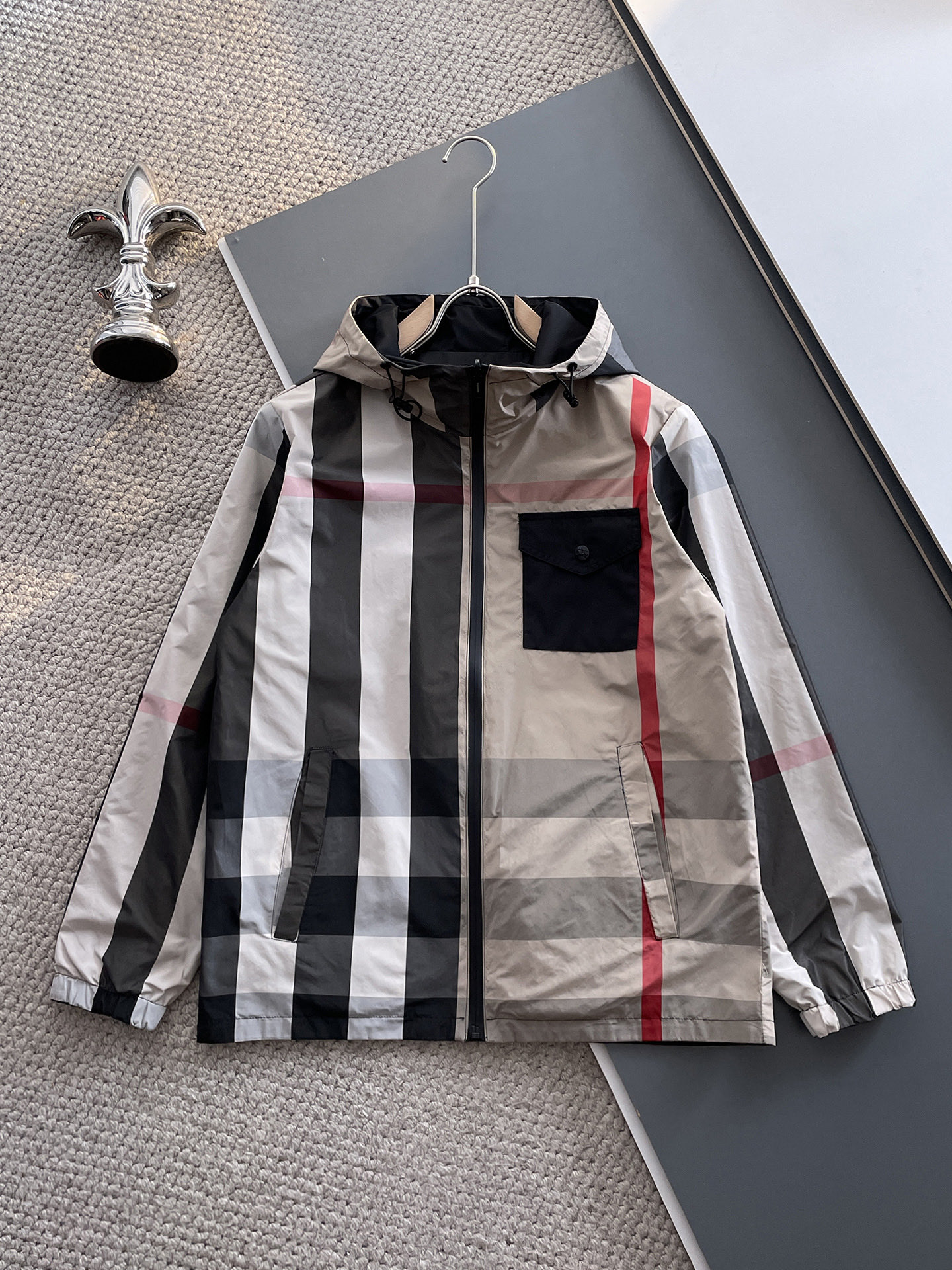 Hoodies & Sweatshirts