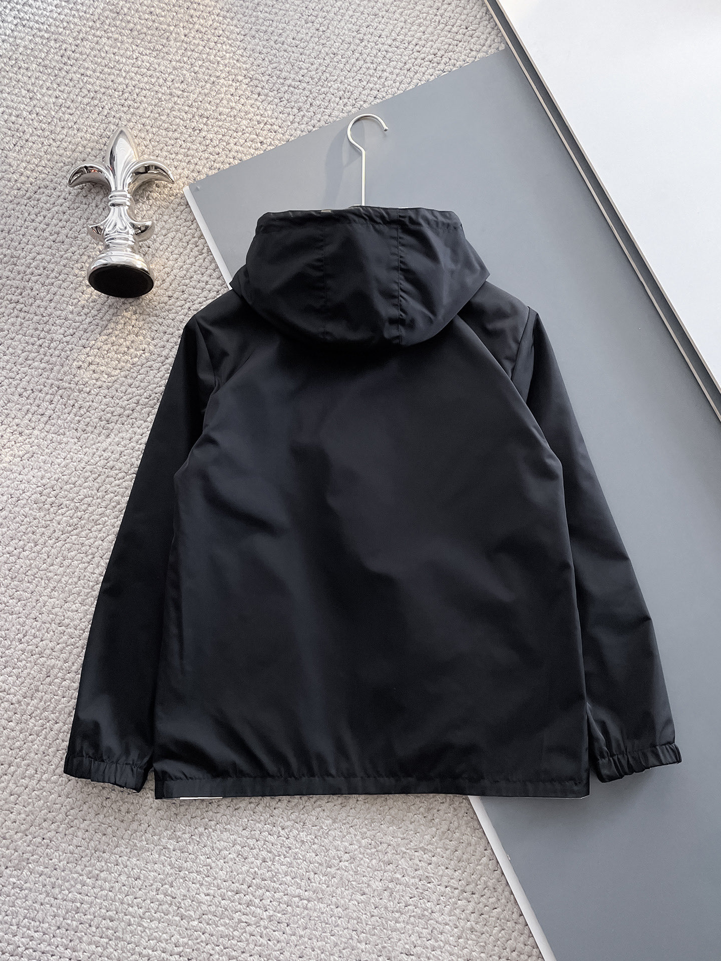 Hoodies & Sweatshirts