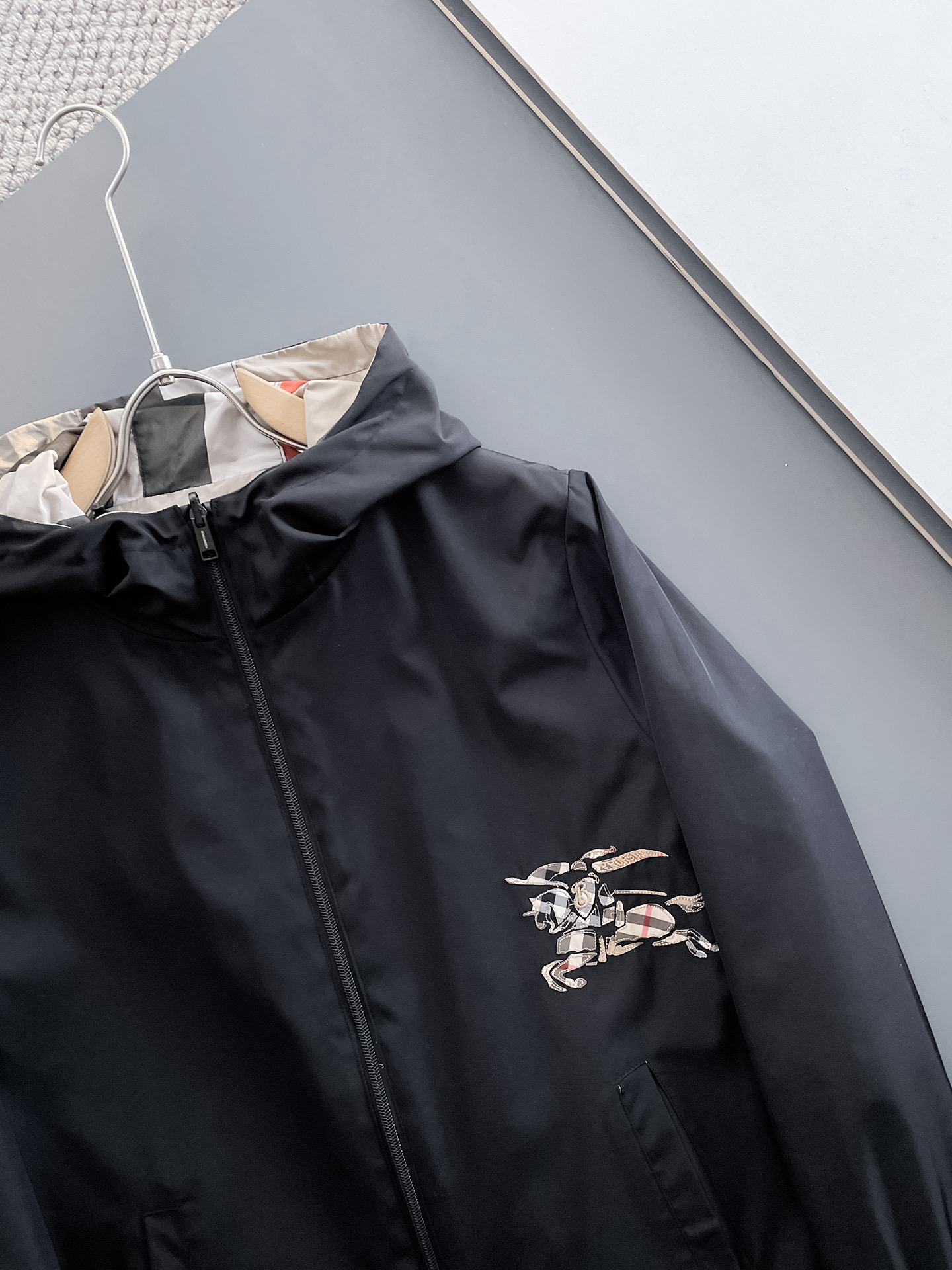 Hoodies & Sweatshirts