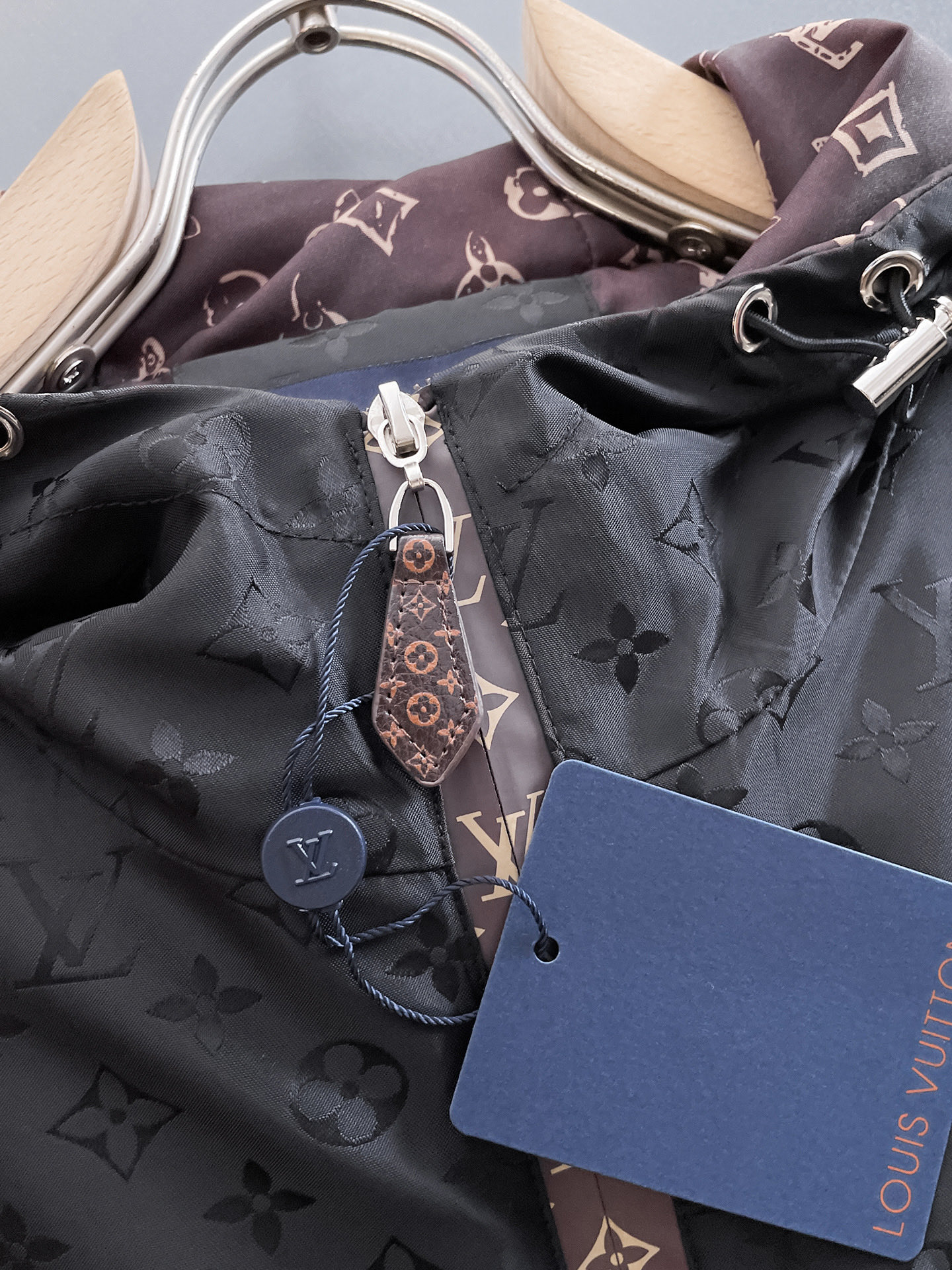 Hoodies & Sweatshirts