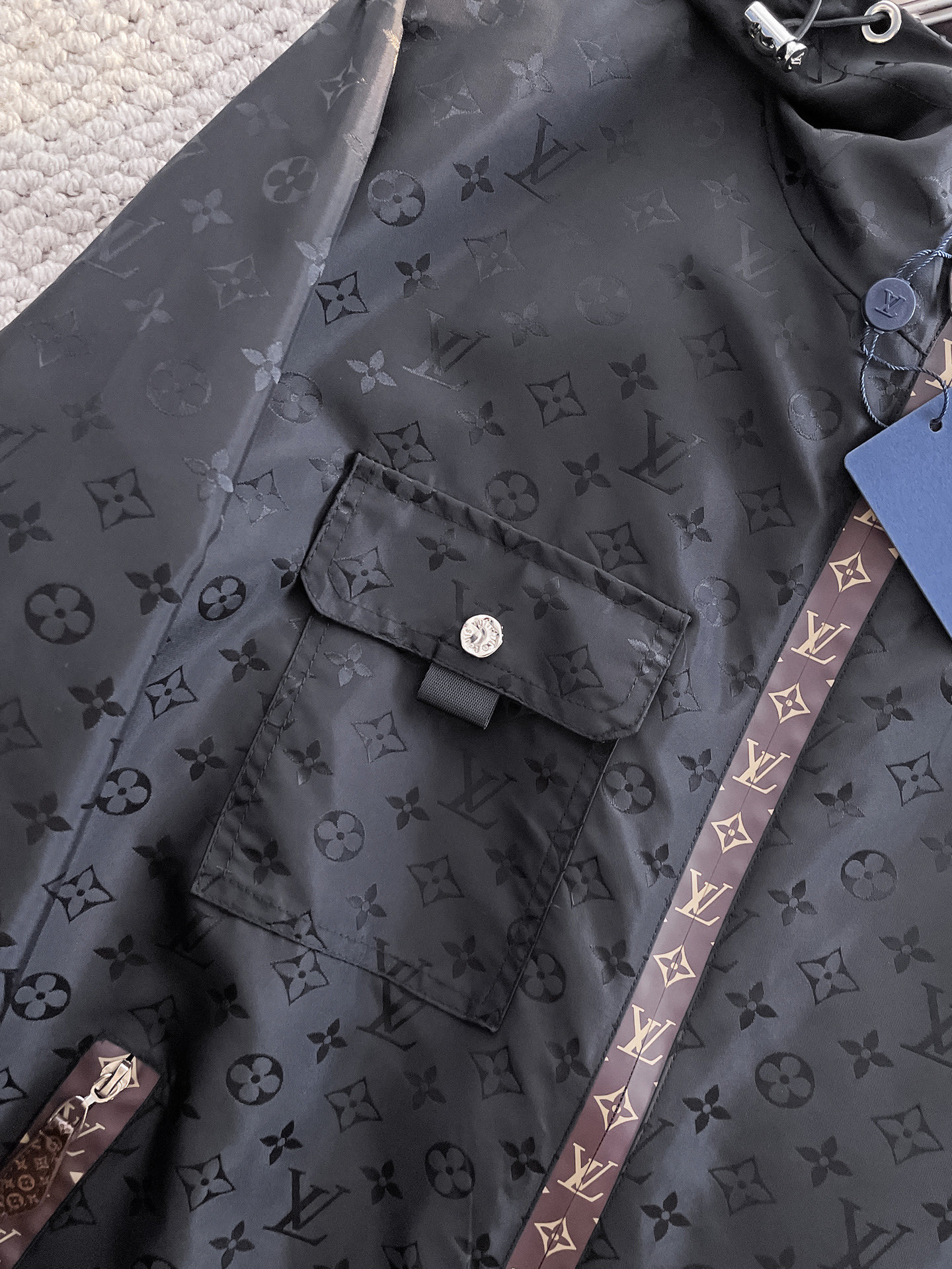 Hoodies & Sweatshirts