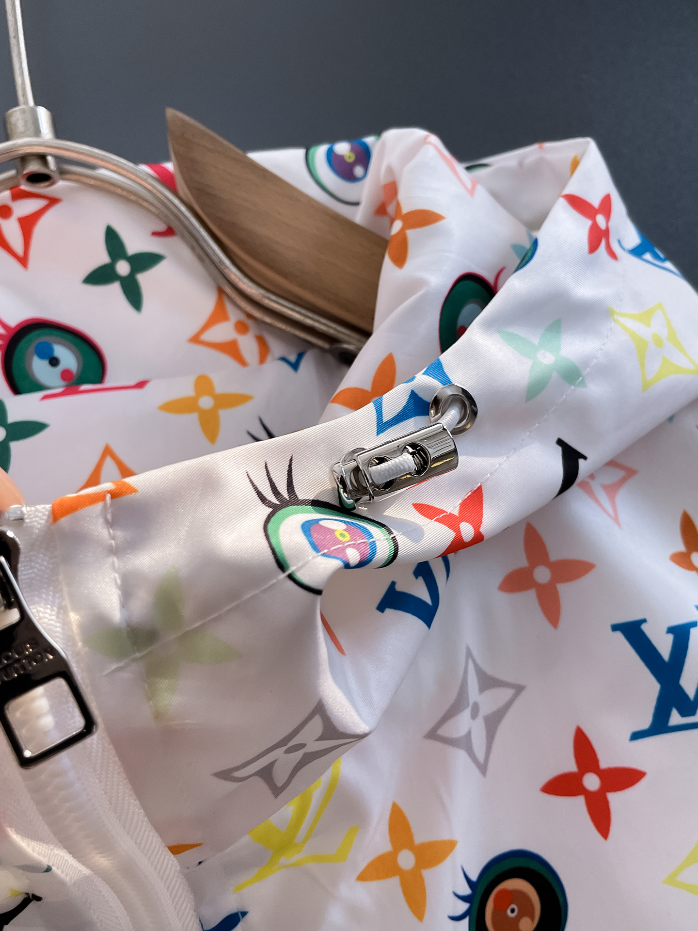 Hoodies & Sweatshirts