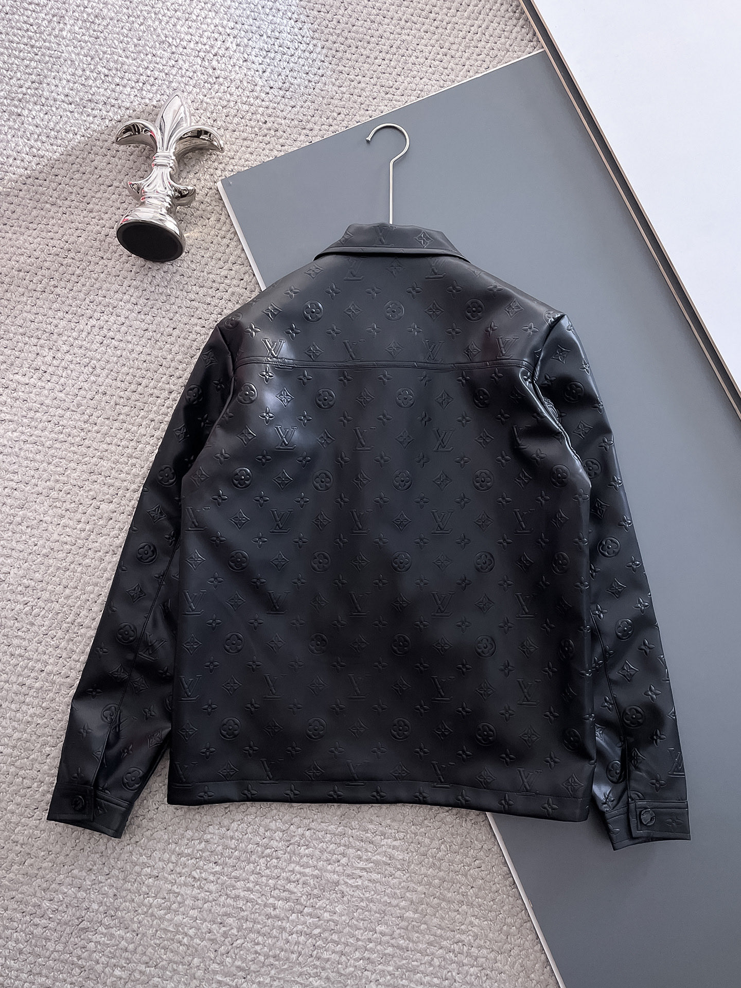 Hoodies & Sweatshirts