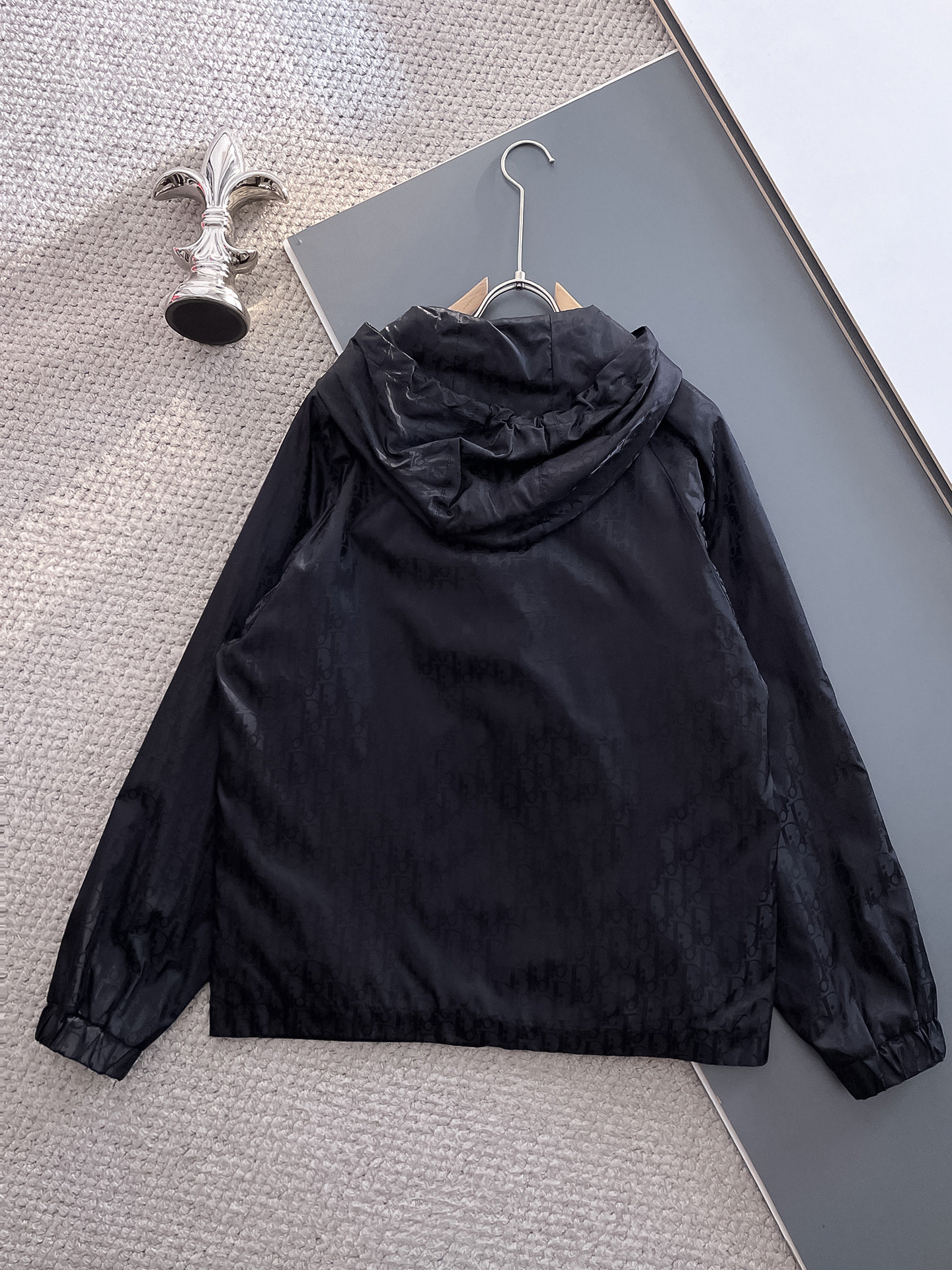 Hoodies & Sweatshirts