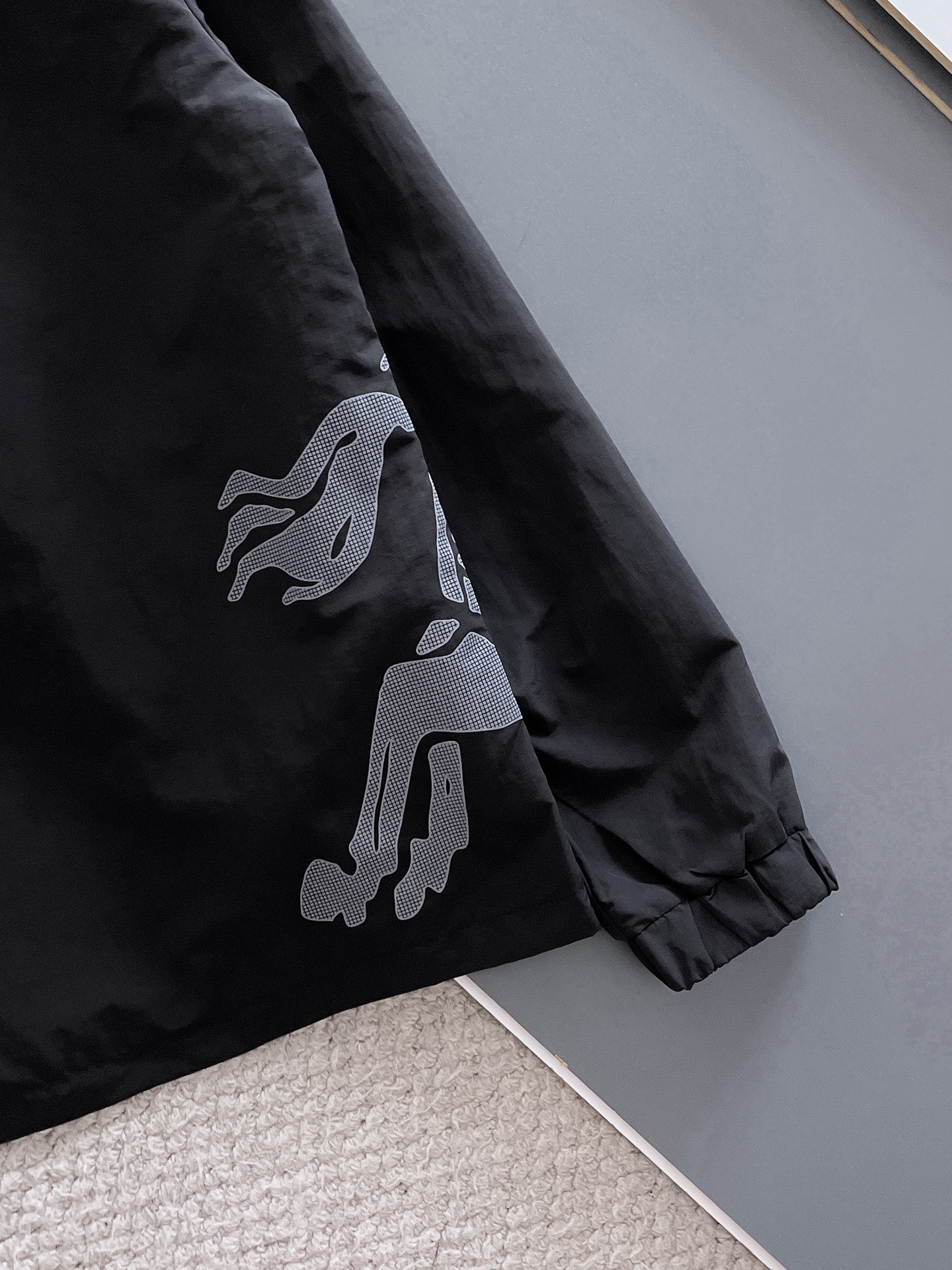 Hoodies & Sweatshirts