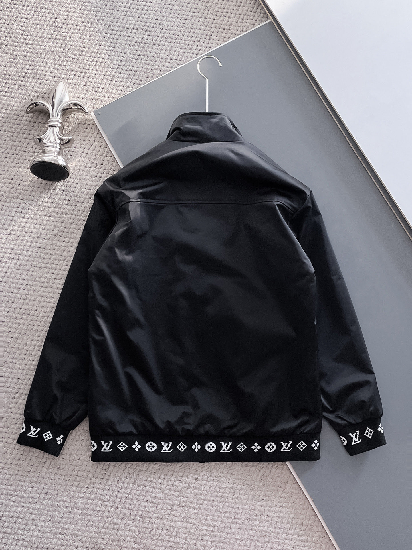 Hoodies & Sweatshirts