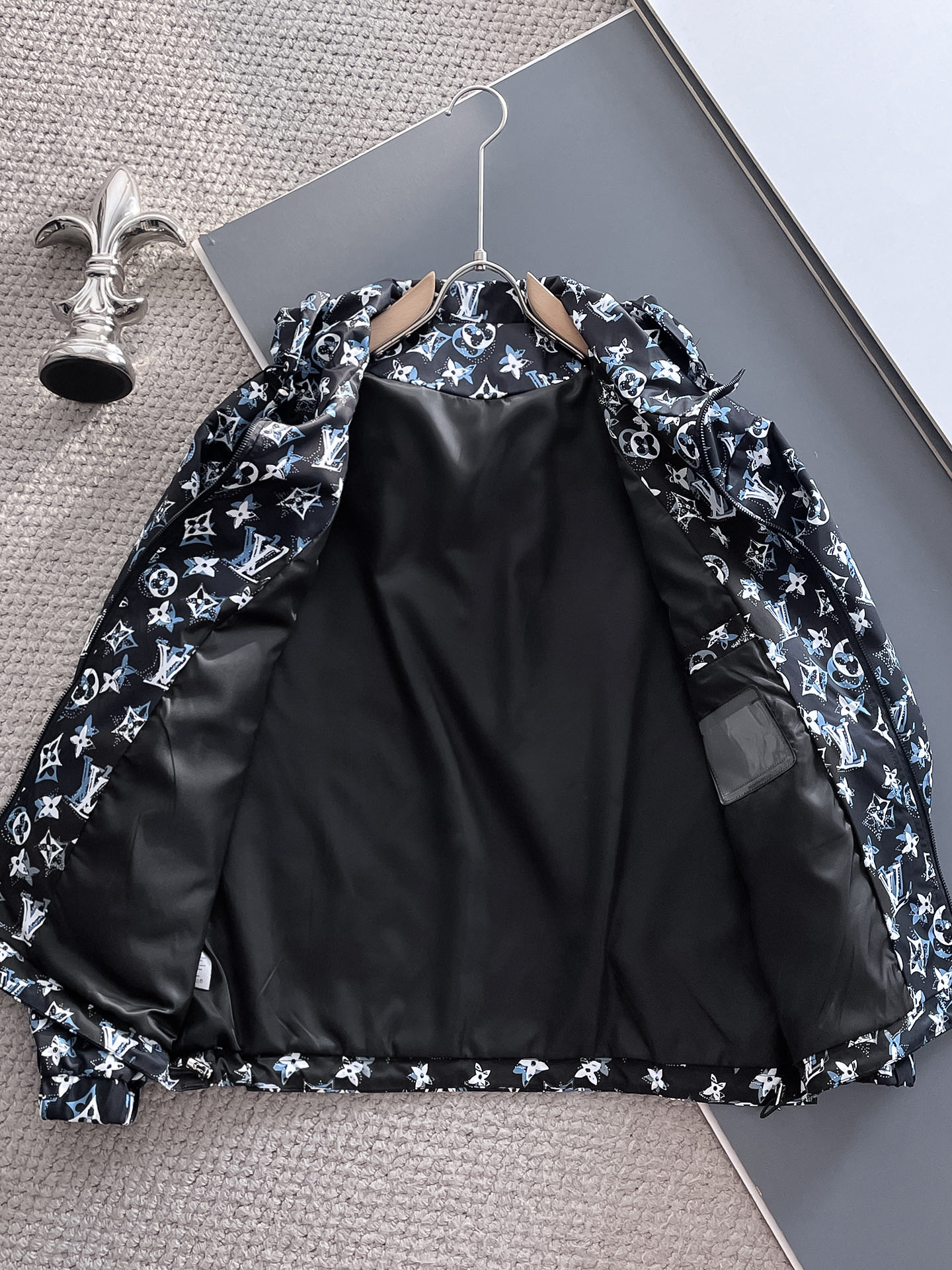 Hoodies & Sweatshirts