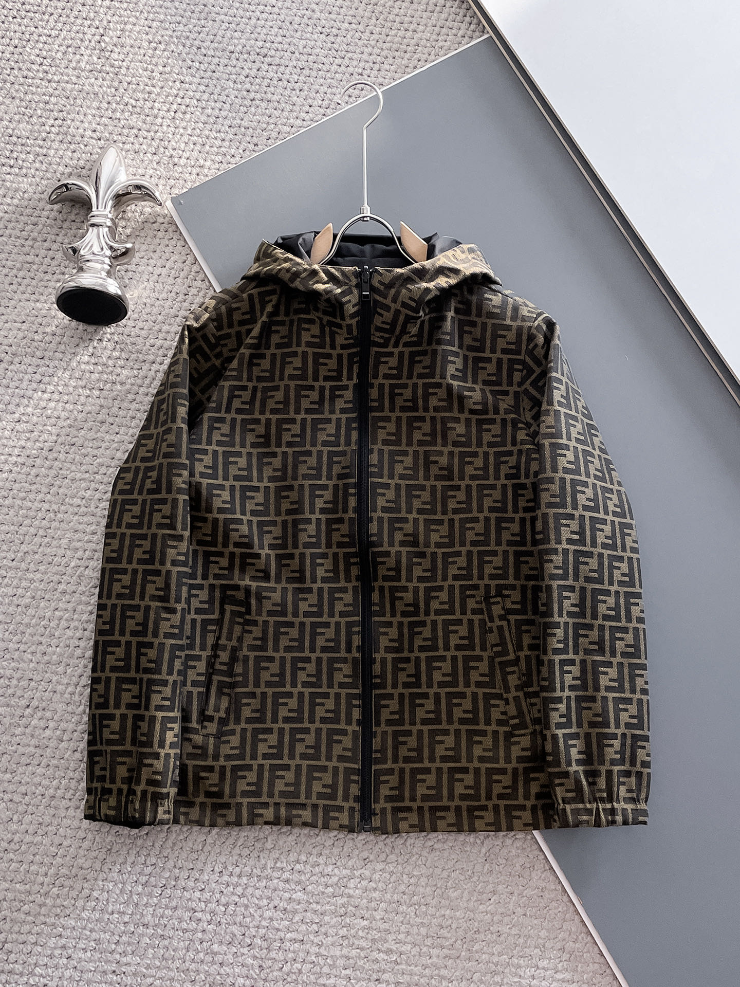 Hoodies & Sweatshirts