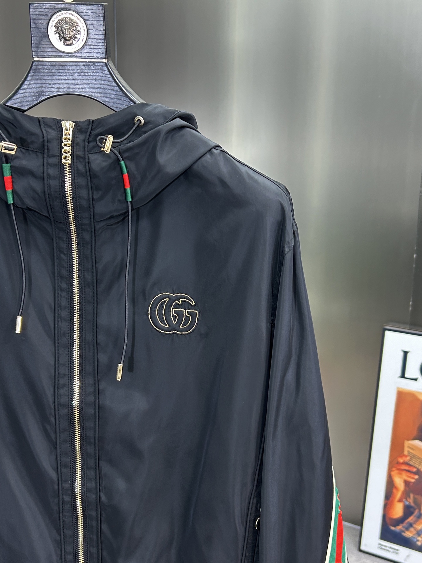 Hoodies & Sweatshirts