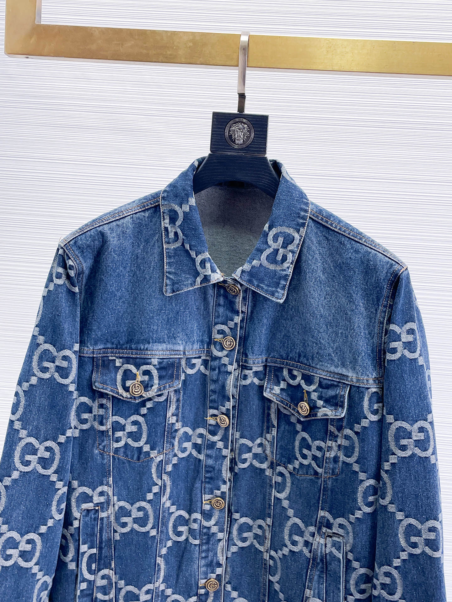 Hoodies & Sweatshirts