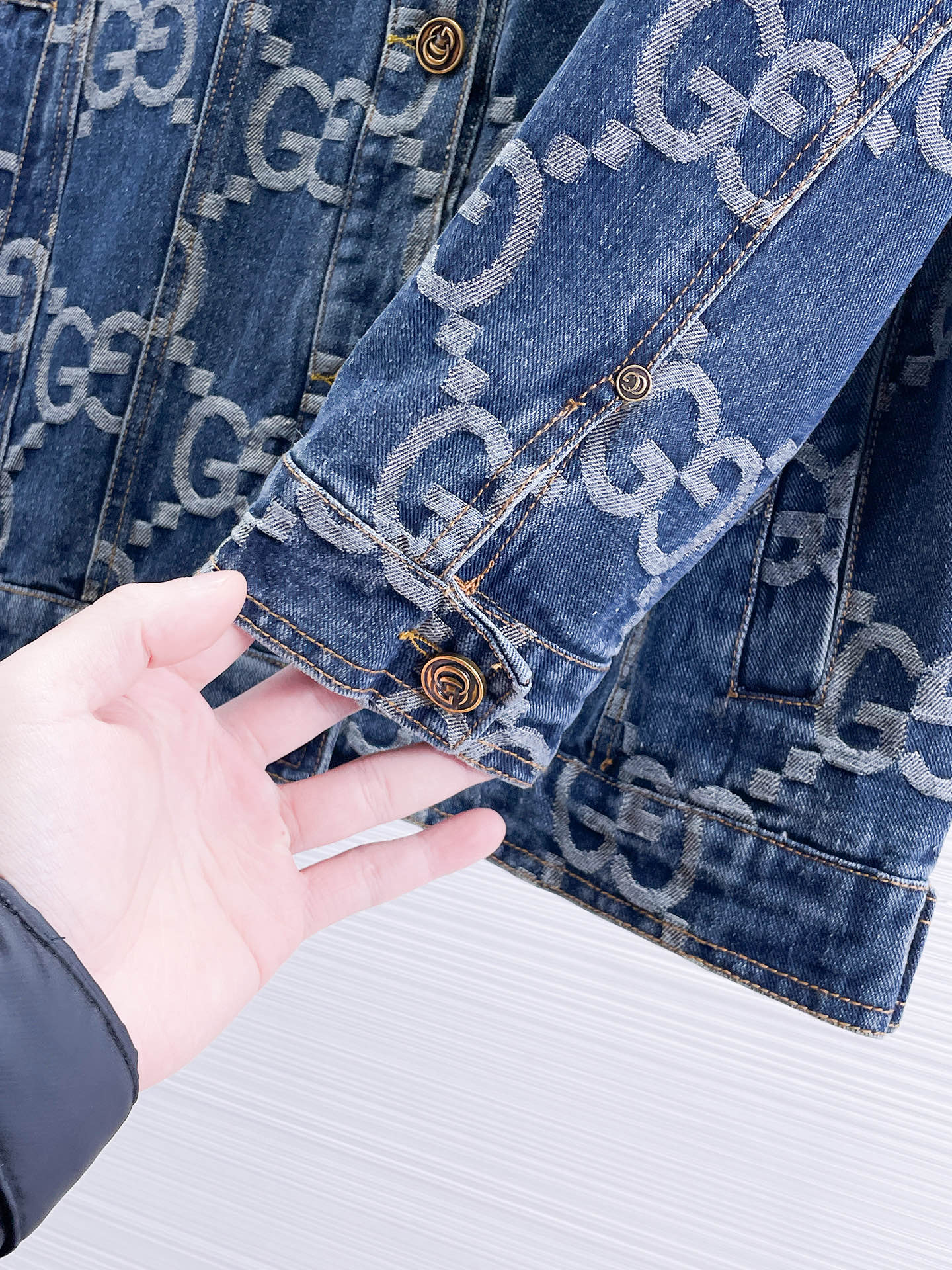 Hoodies & Sweatshirts