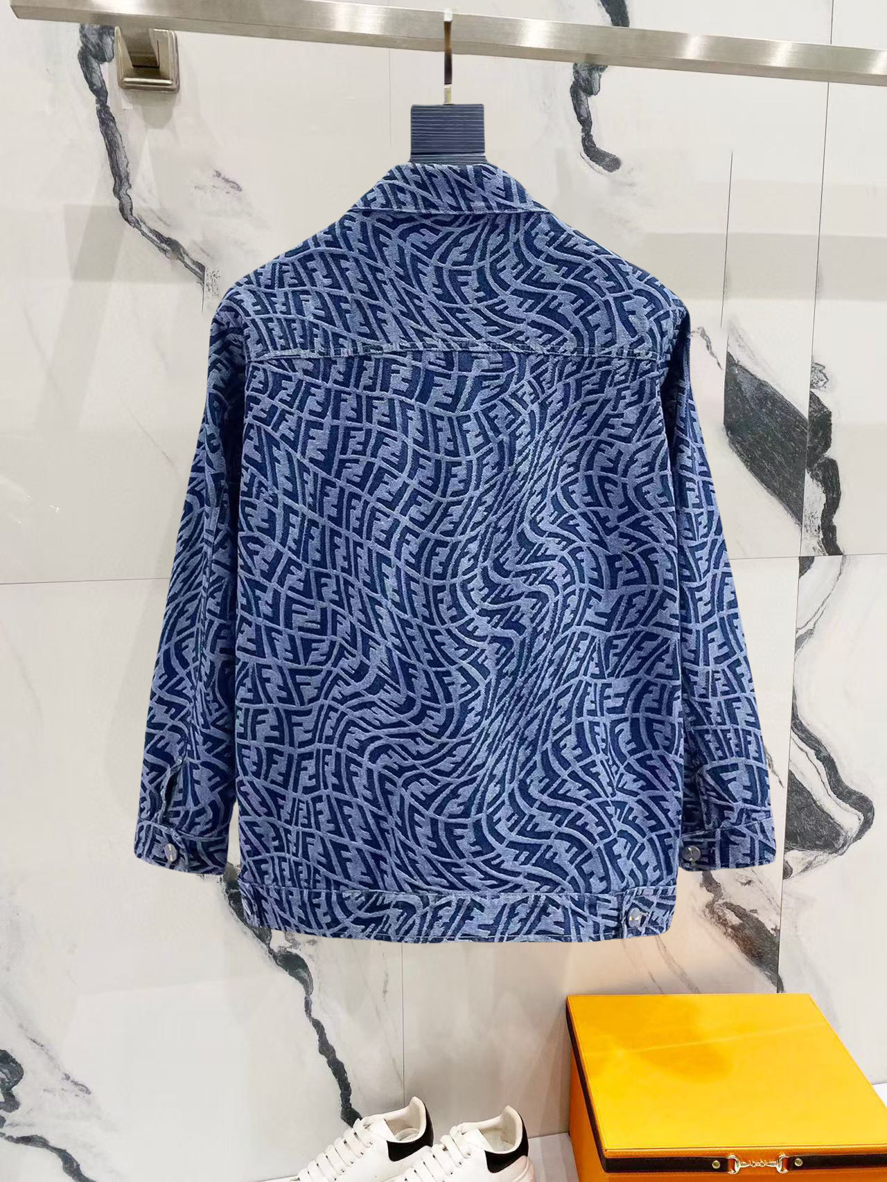 Hoodies & Sweatshirts