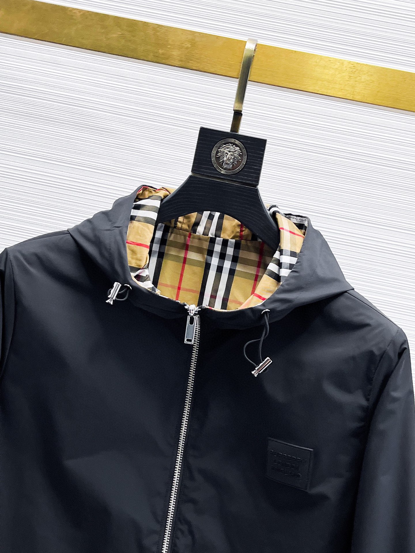 Hoodies & Sweatshirts