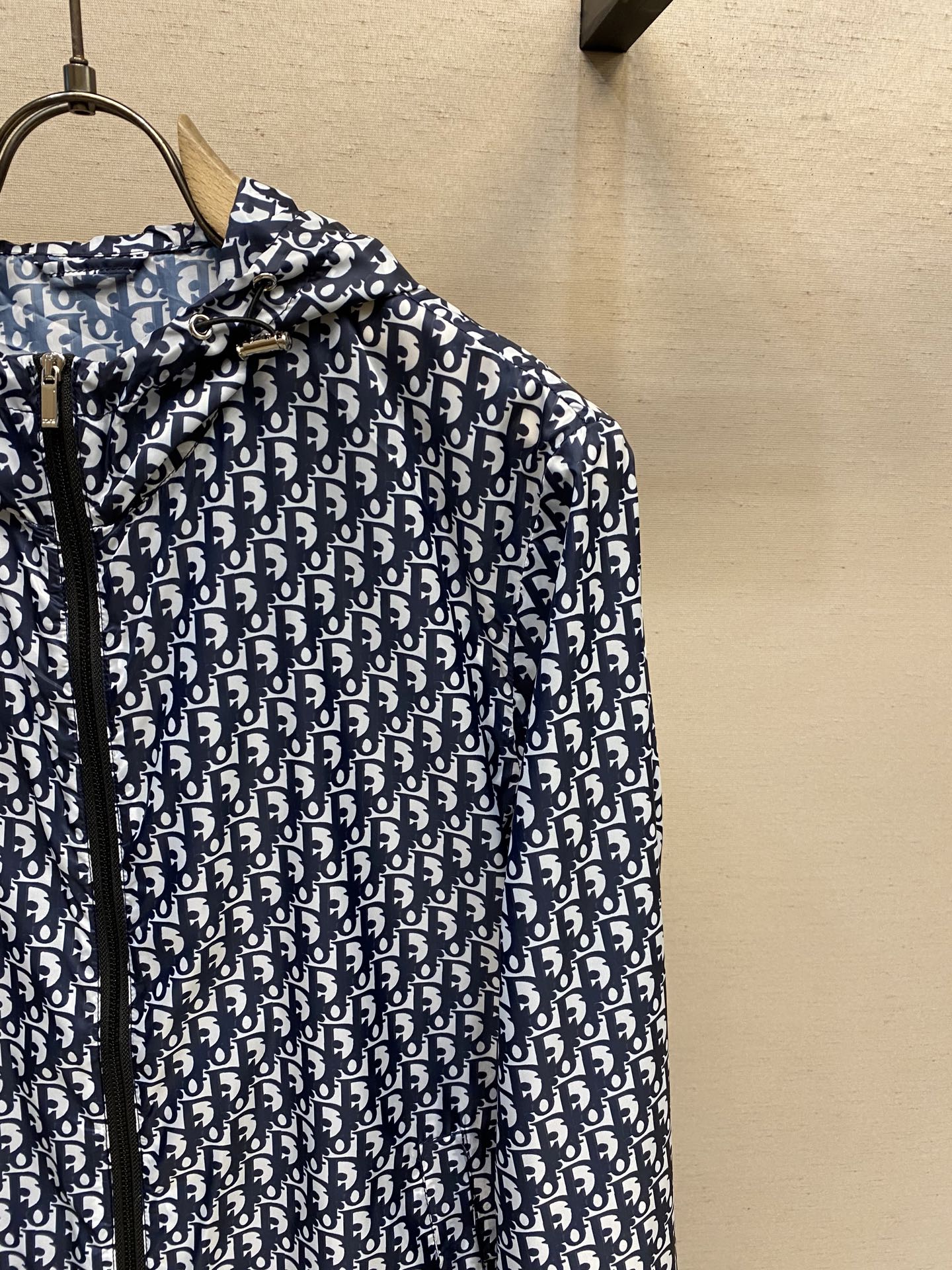 Hoodies & Sweatshirts