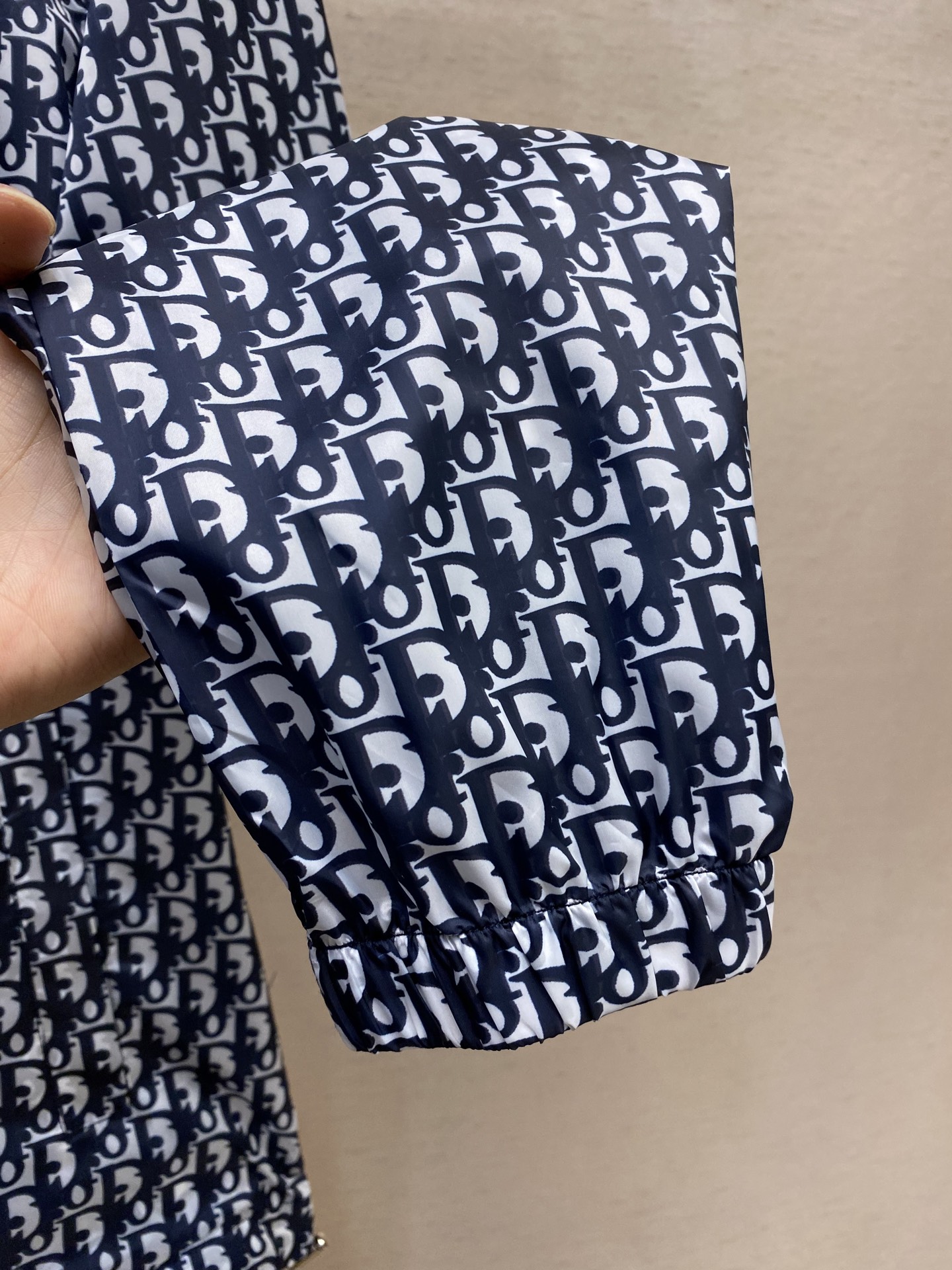 Hoodies & Sweatshirts