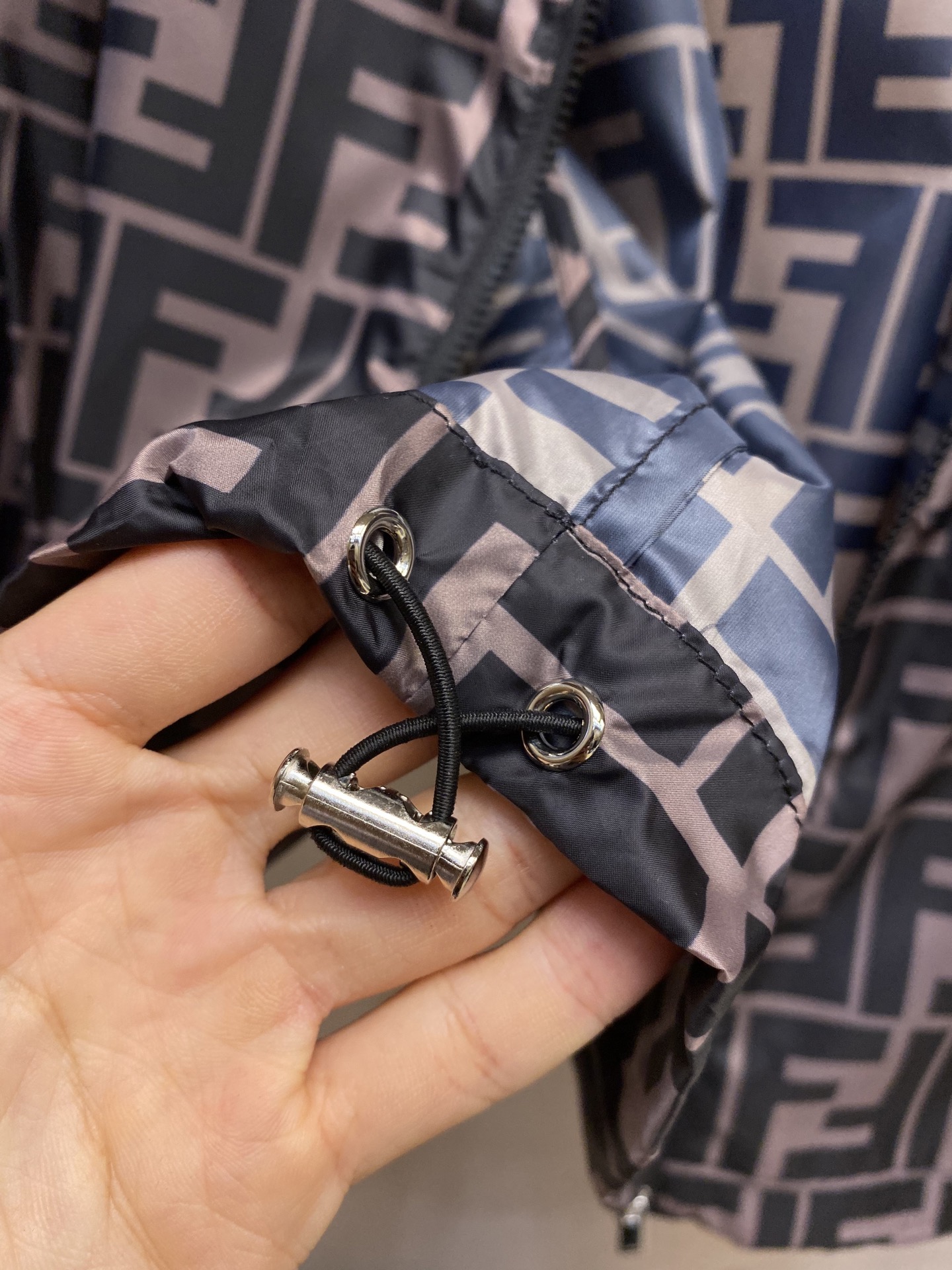 Hoodies & Sweatshirts