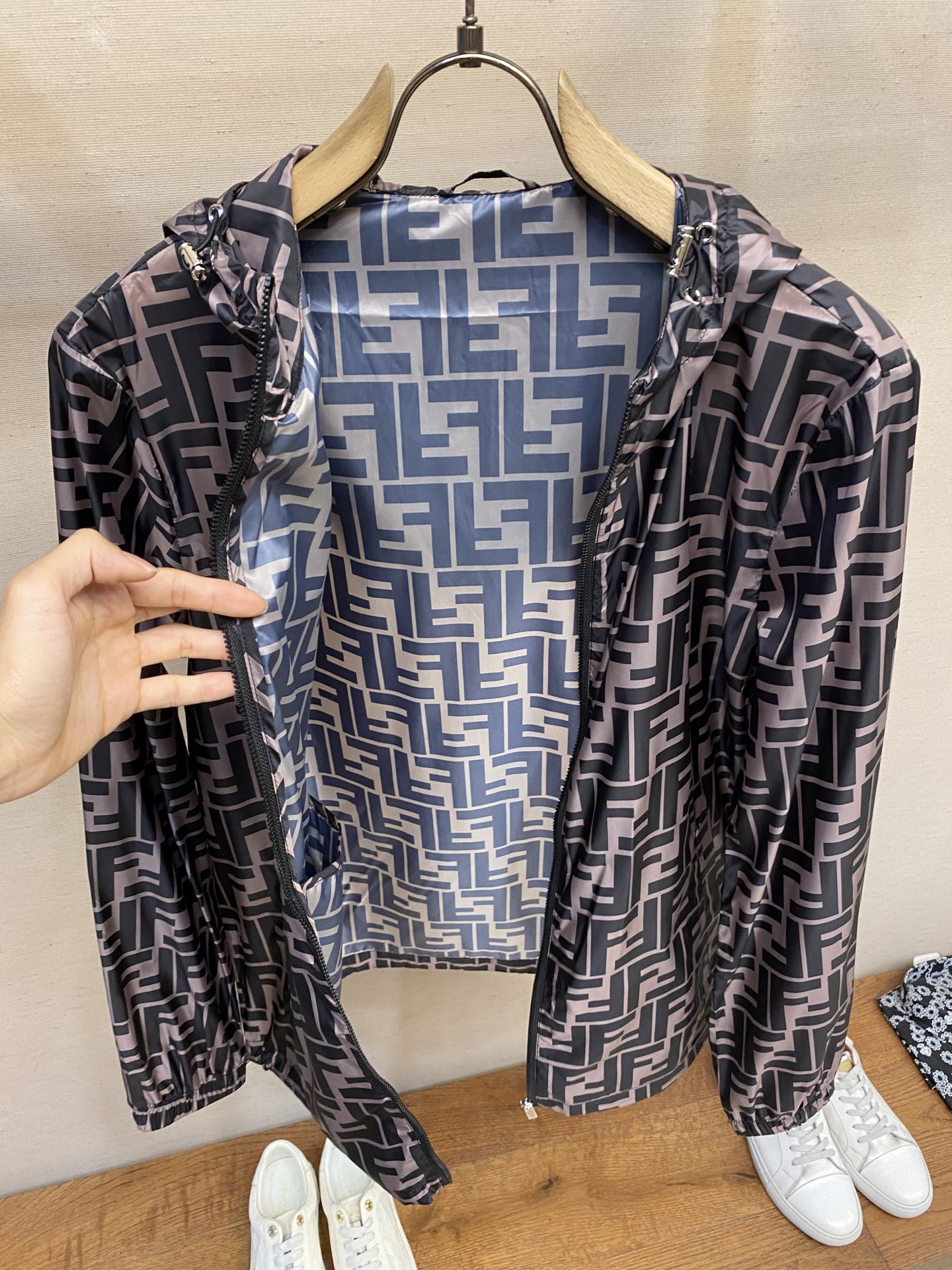 Hoodies & Sweatshirts