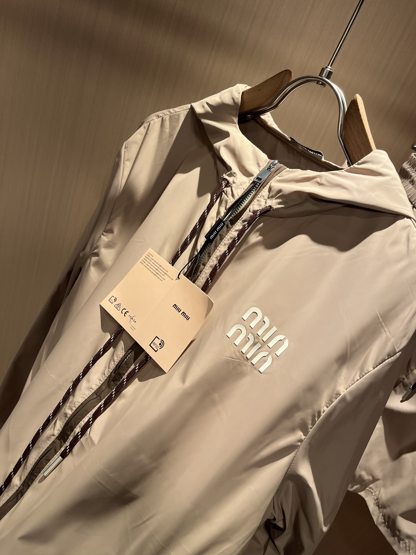 Hoodies & Sweatshirts