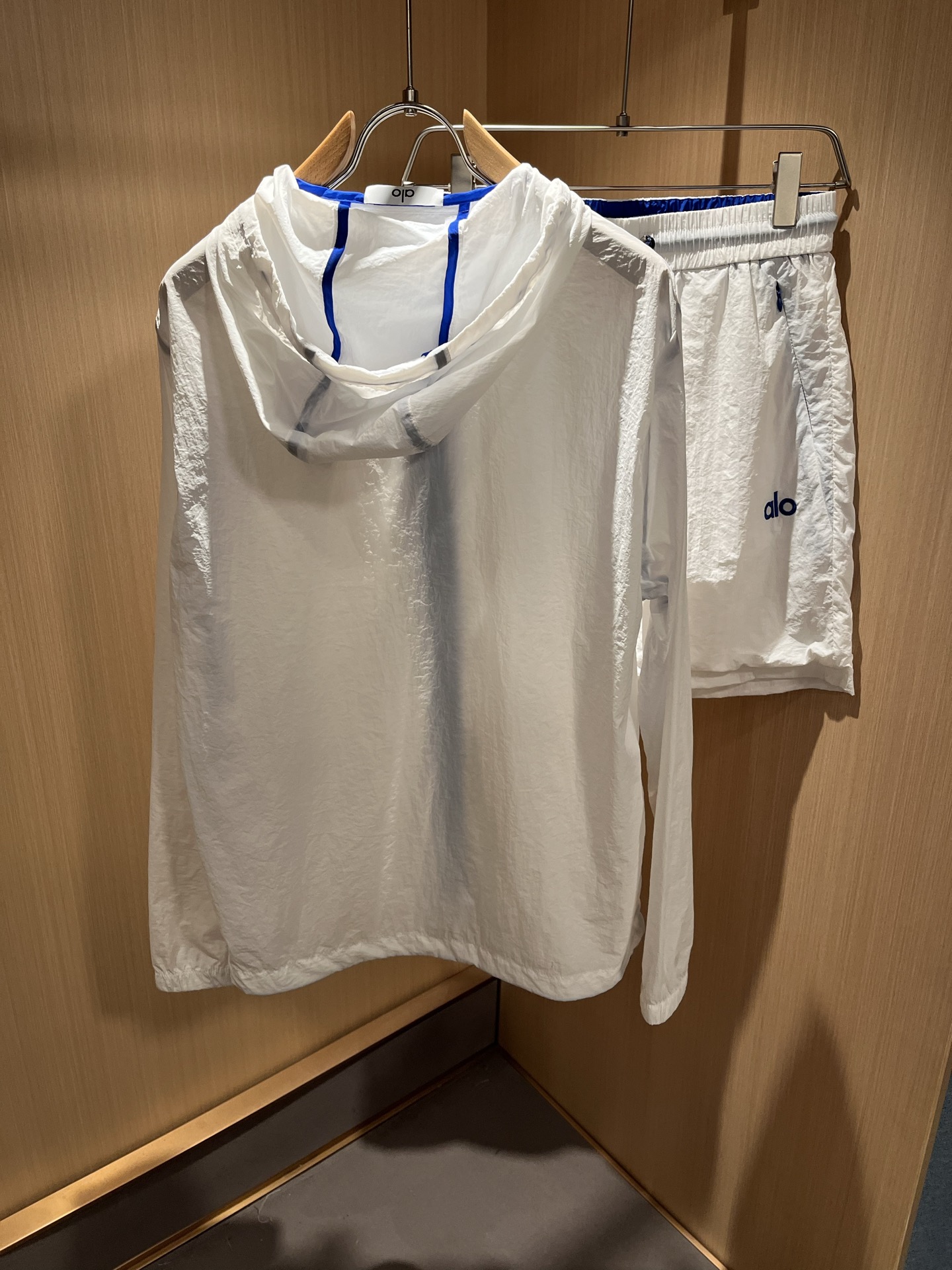 Hoodies & Sweatshirts