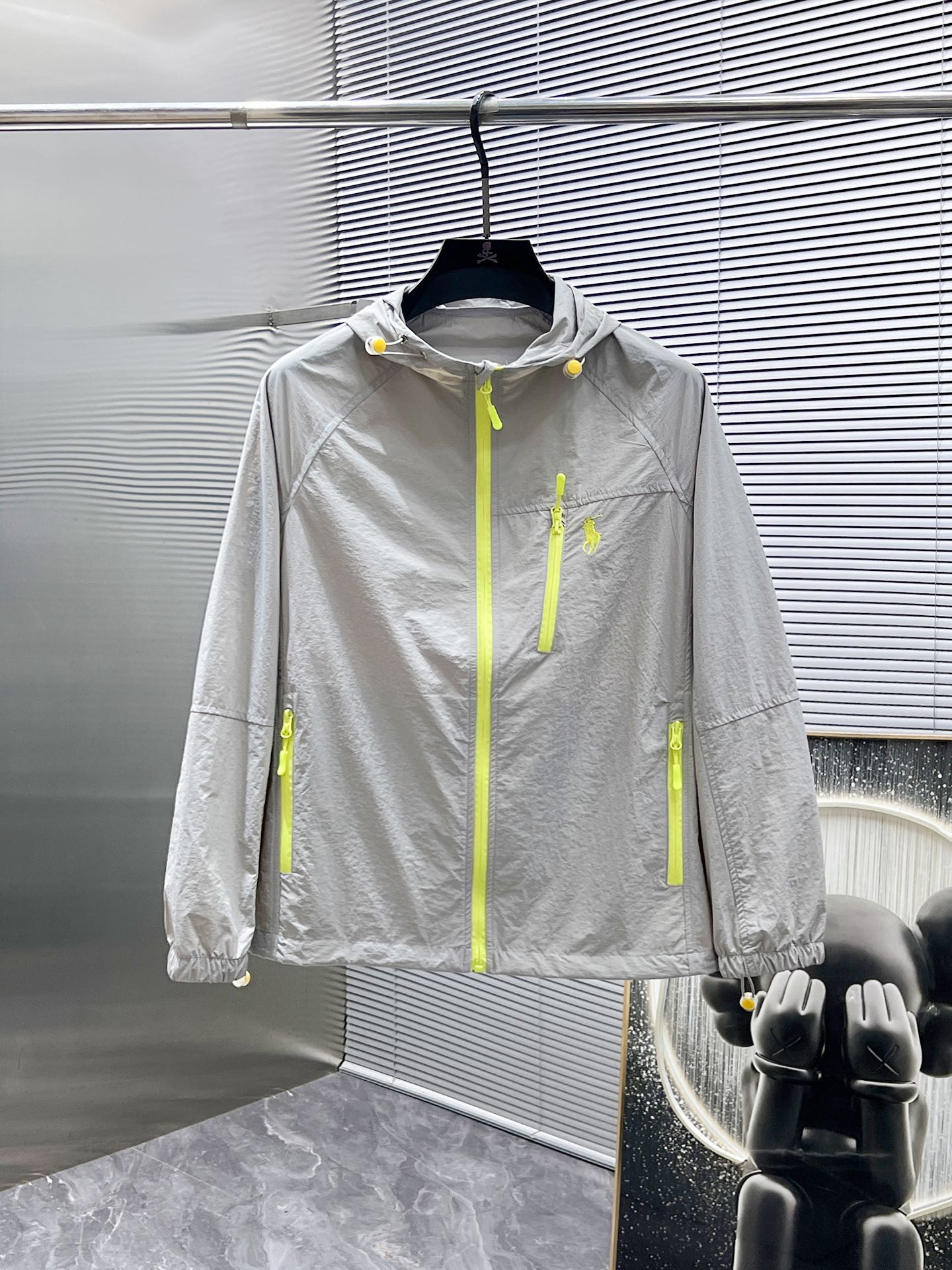 Hoodies & Sweatshirts