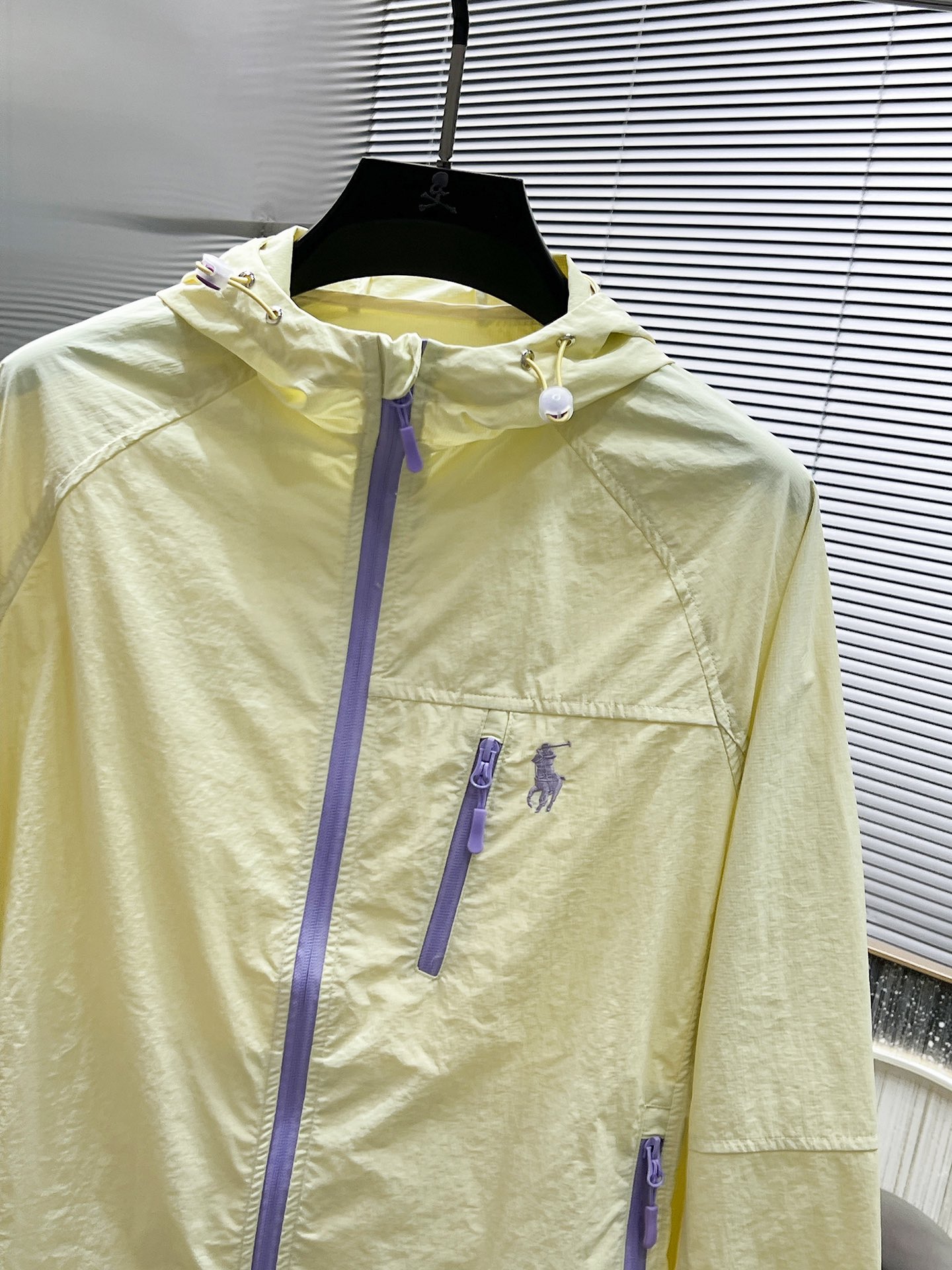 Hoodies & Sweatshirts