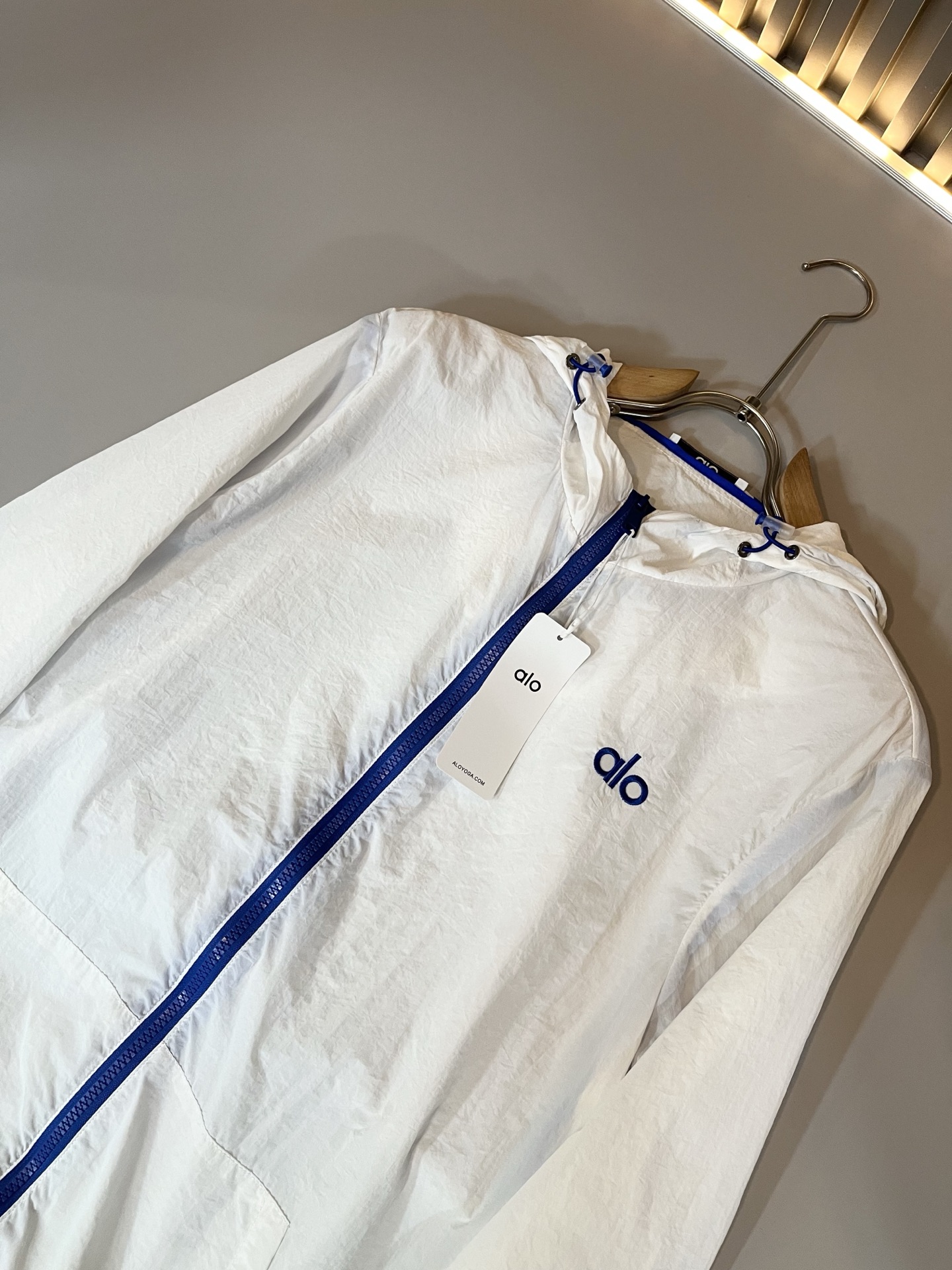 Hoodies & Sweatshirts