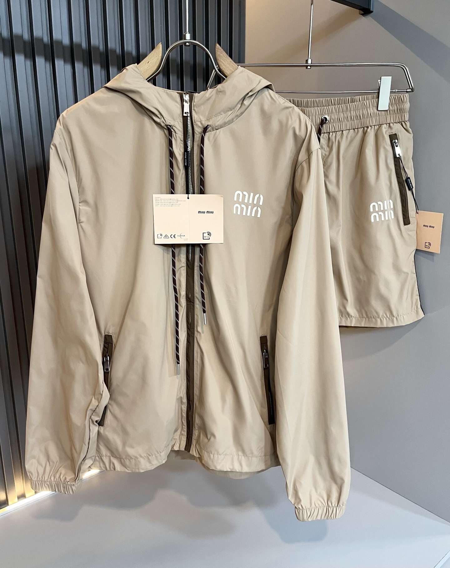 Hoodies & Sweatshirts