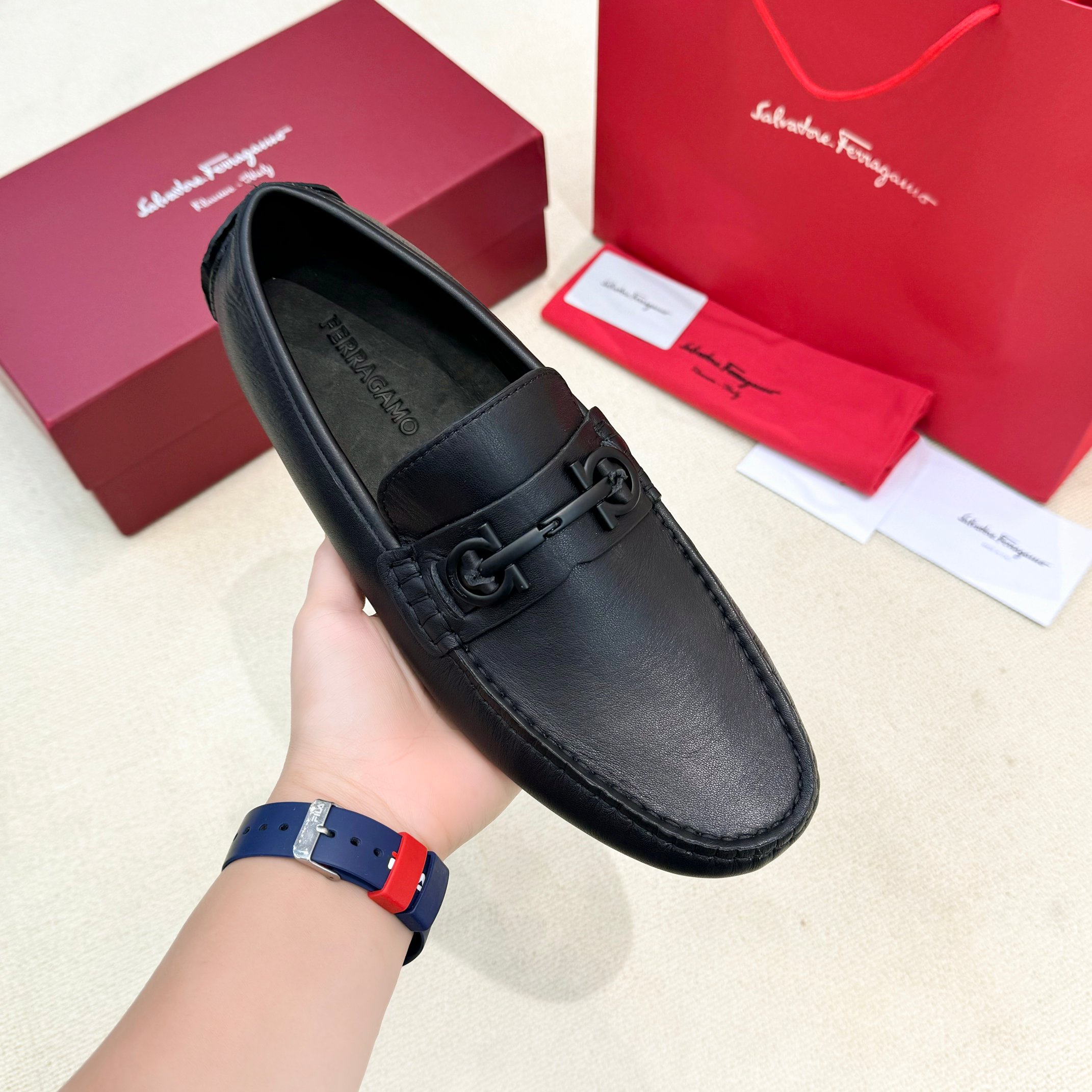 FerragamoSHOES