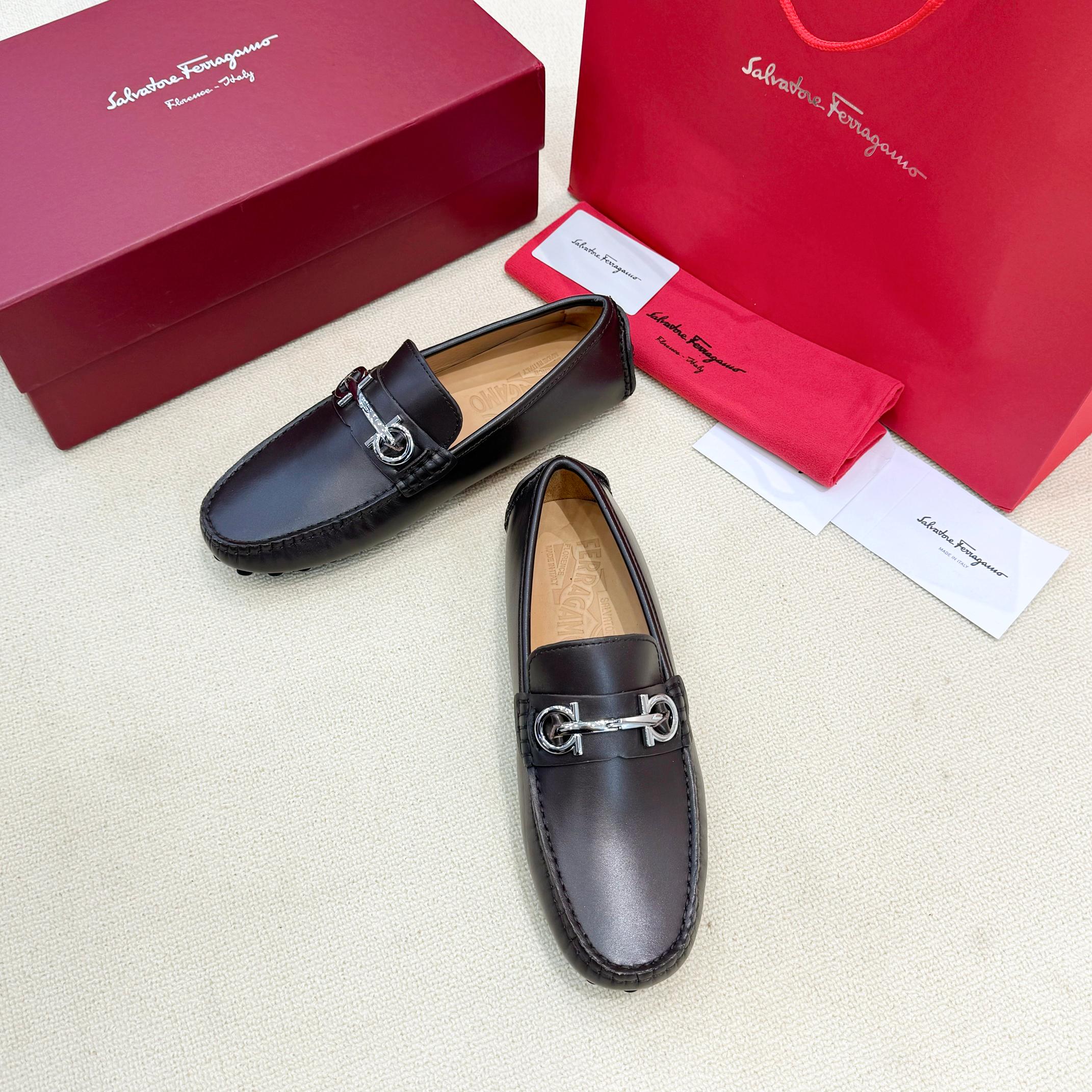 FerragamoSHOES