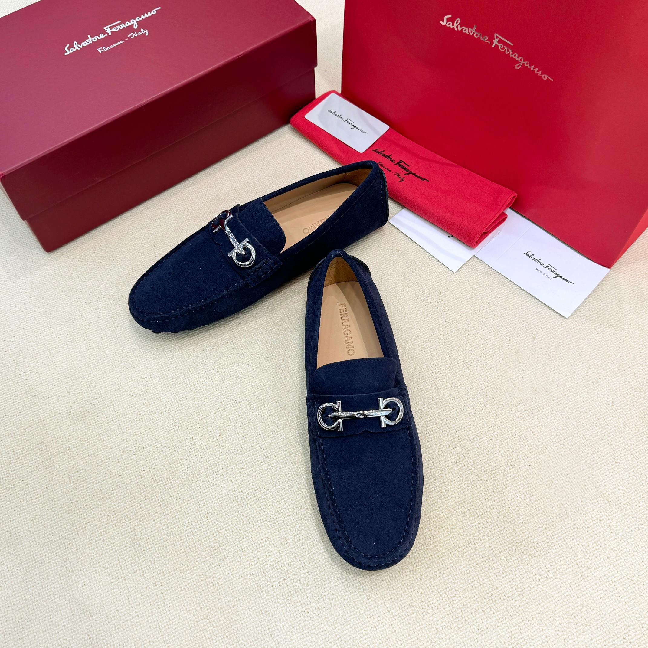 FerragamoSHOES